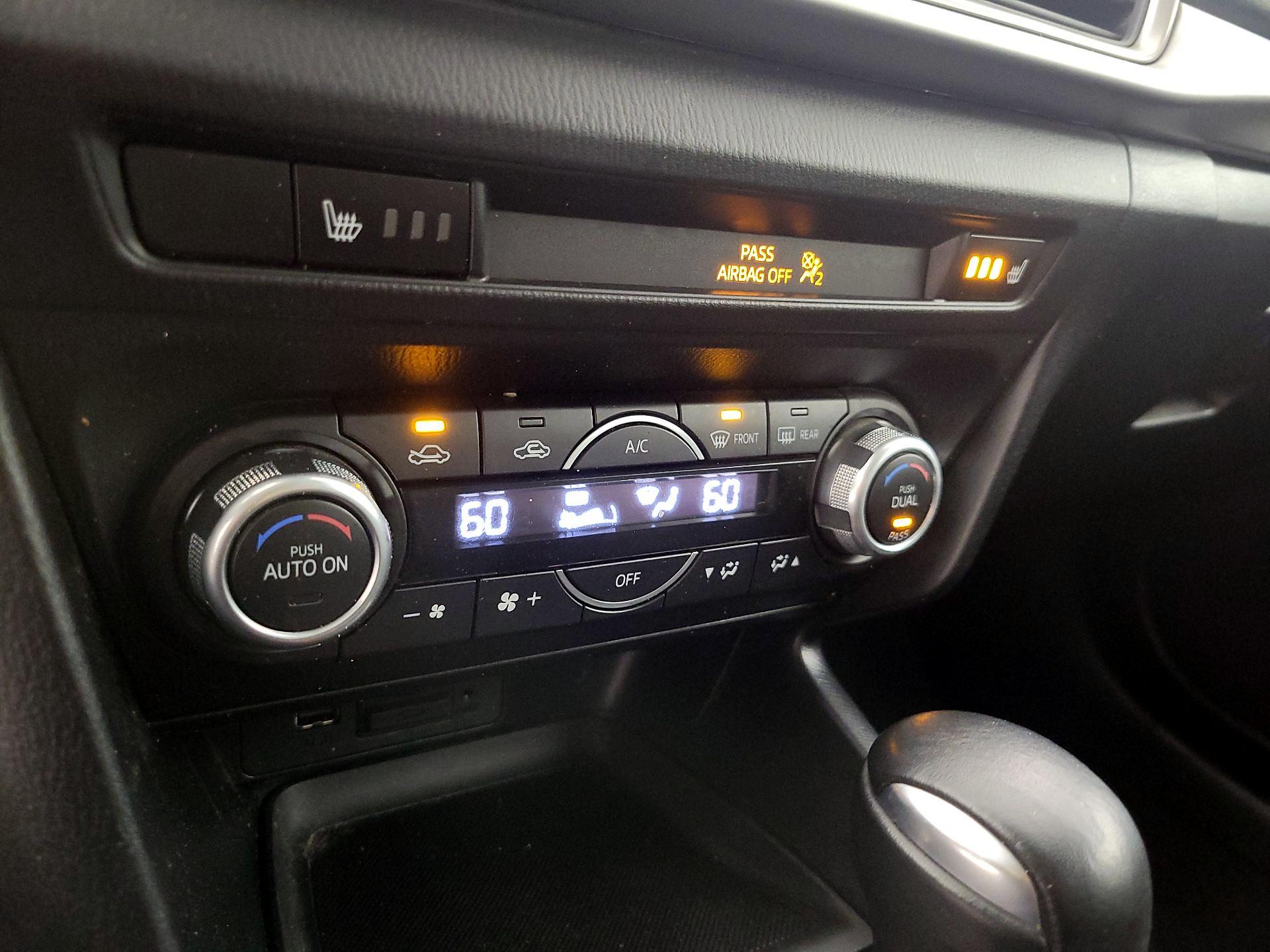 Thumbnail: 2018 Mazda Mazda3 - 17