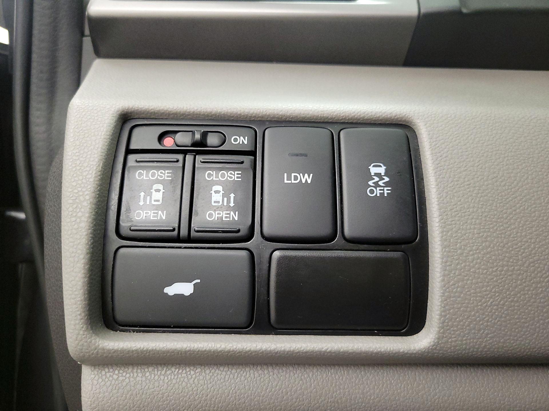 Thumbnail: 2016 Honda Odyssey - 13