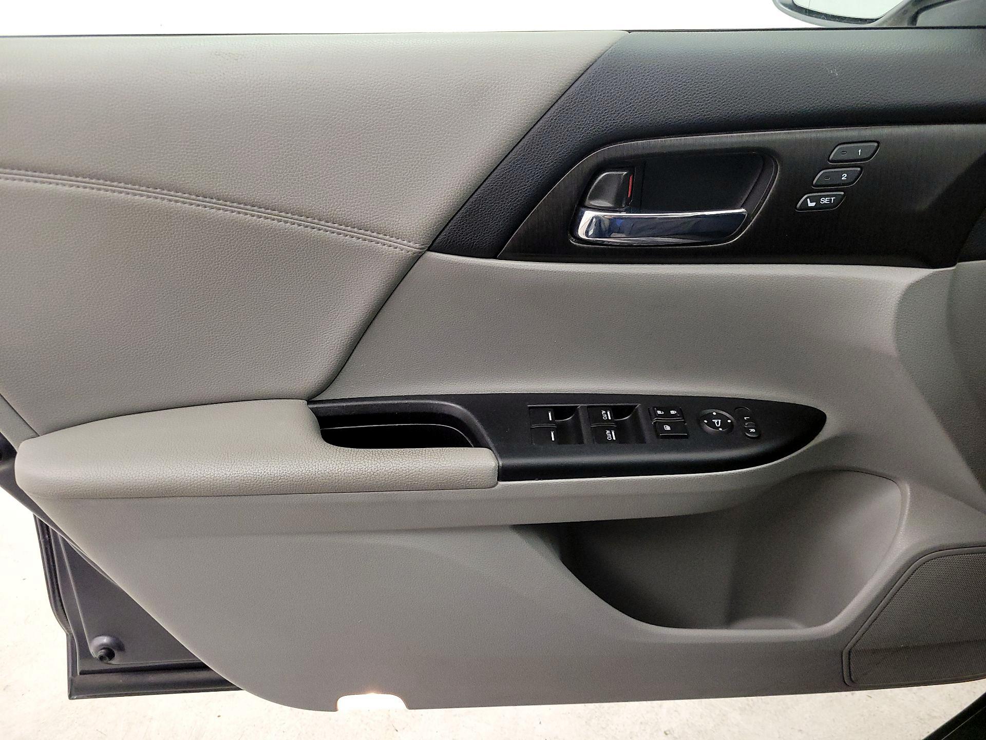 Thumbnail: 2015 Honda Accord - 12