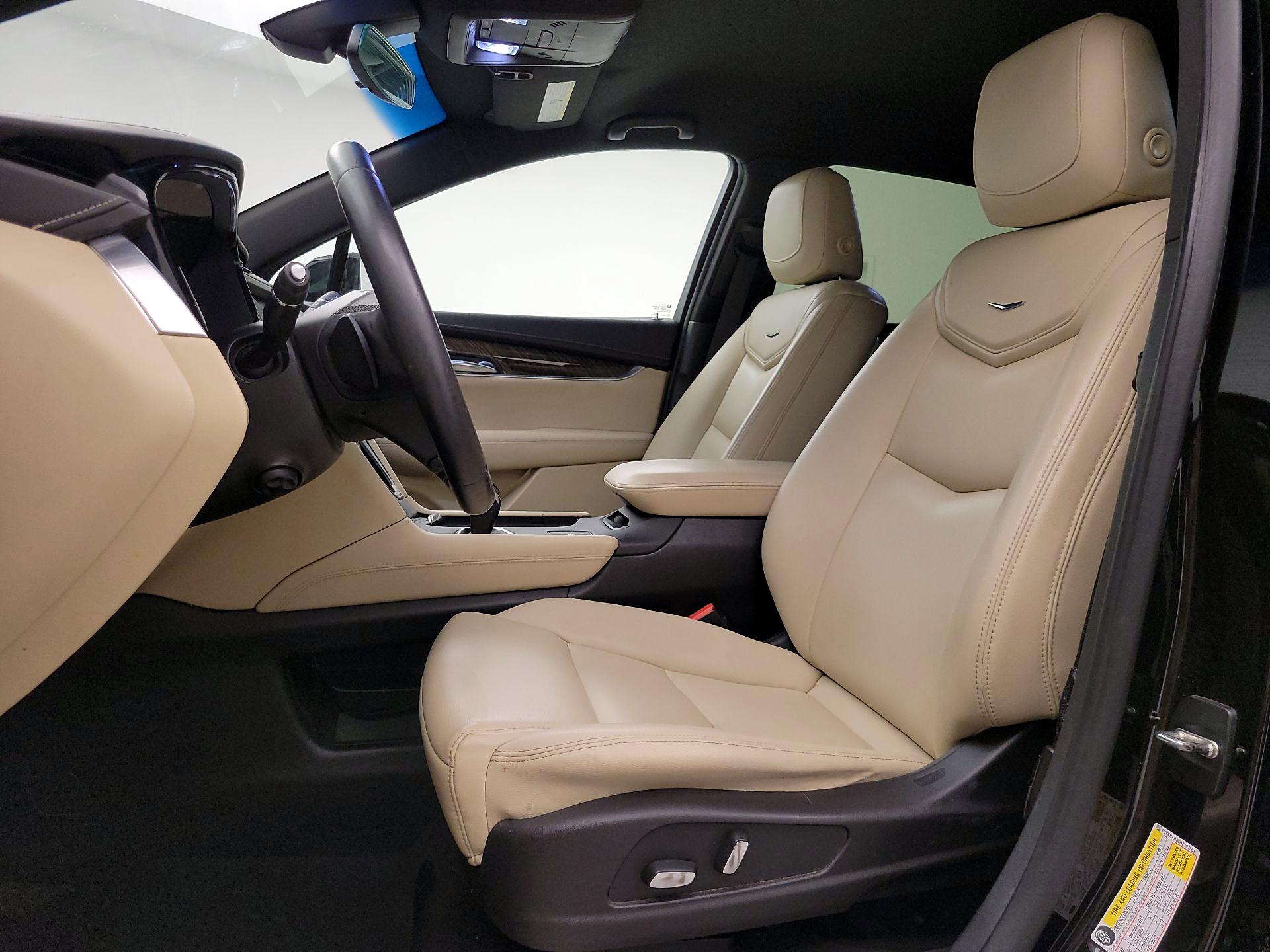 Thumbnail: 2017 Cadillac XT5 - 11