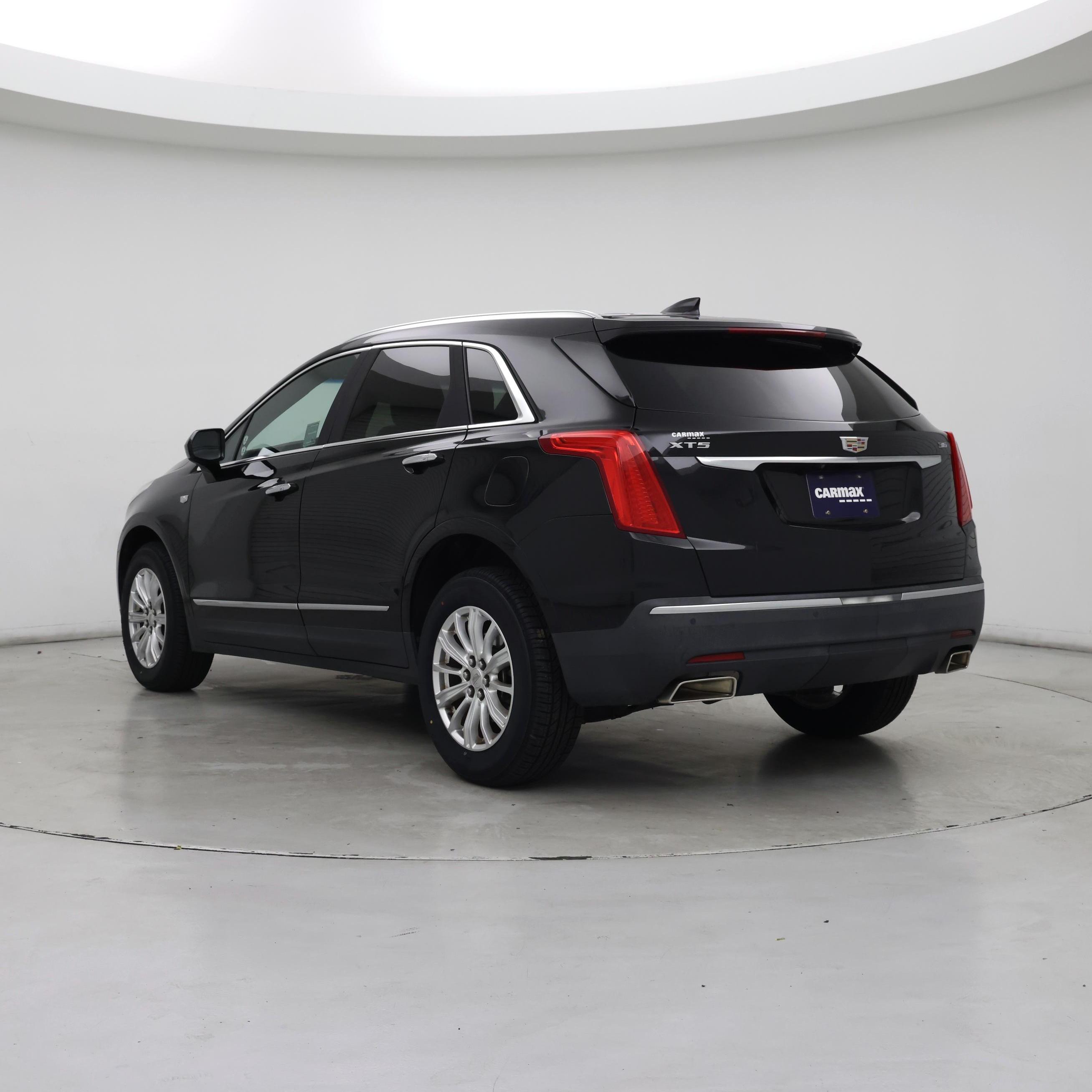 Thumbnail: 2017 Cadillac XT5 - 2