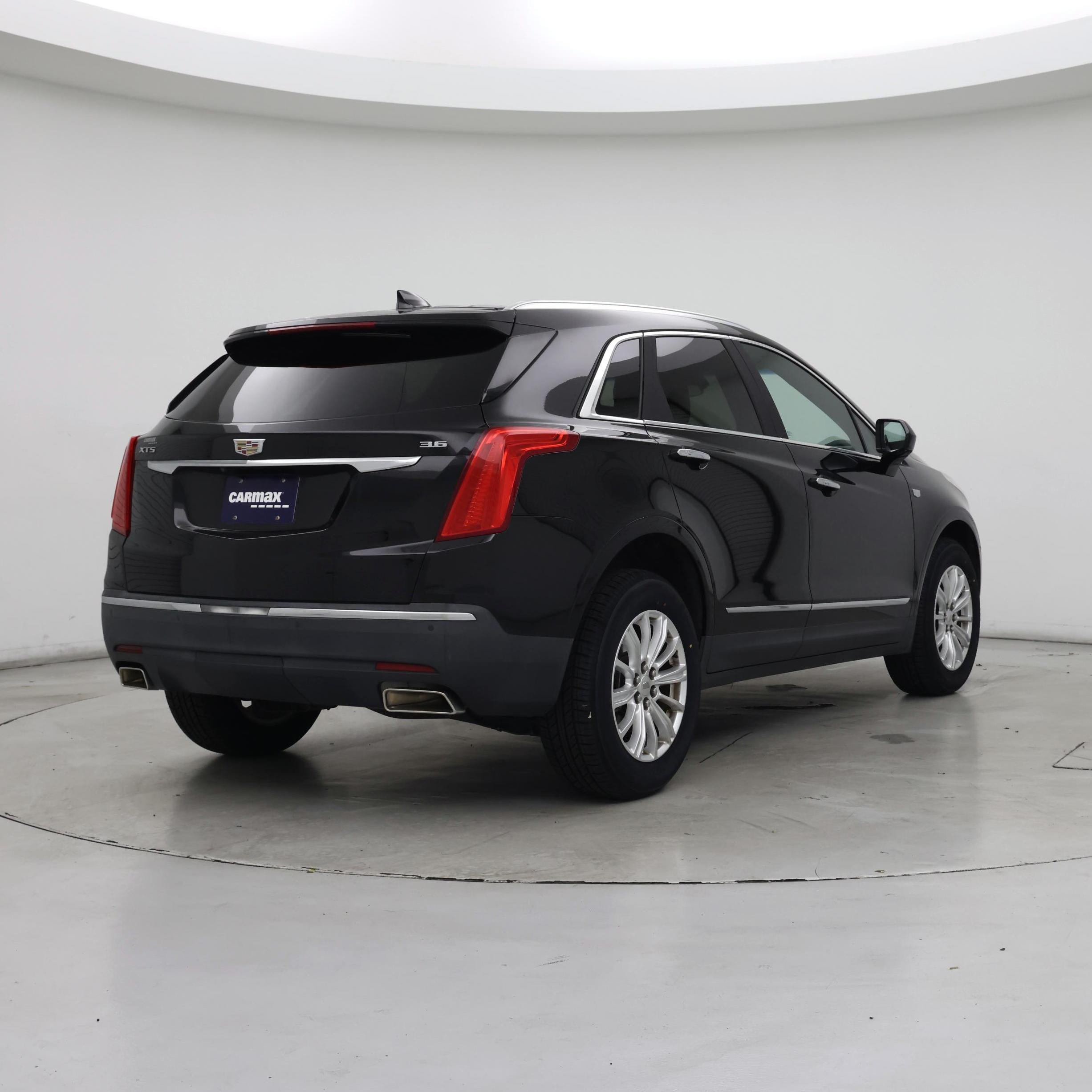 Thumbnail: 2017 Cadillac XT5 - 8