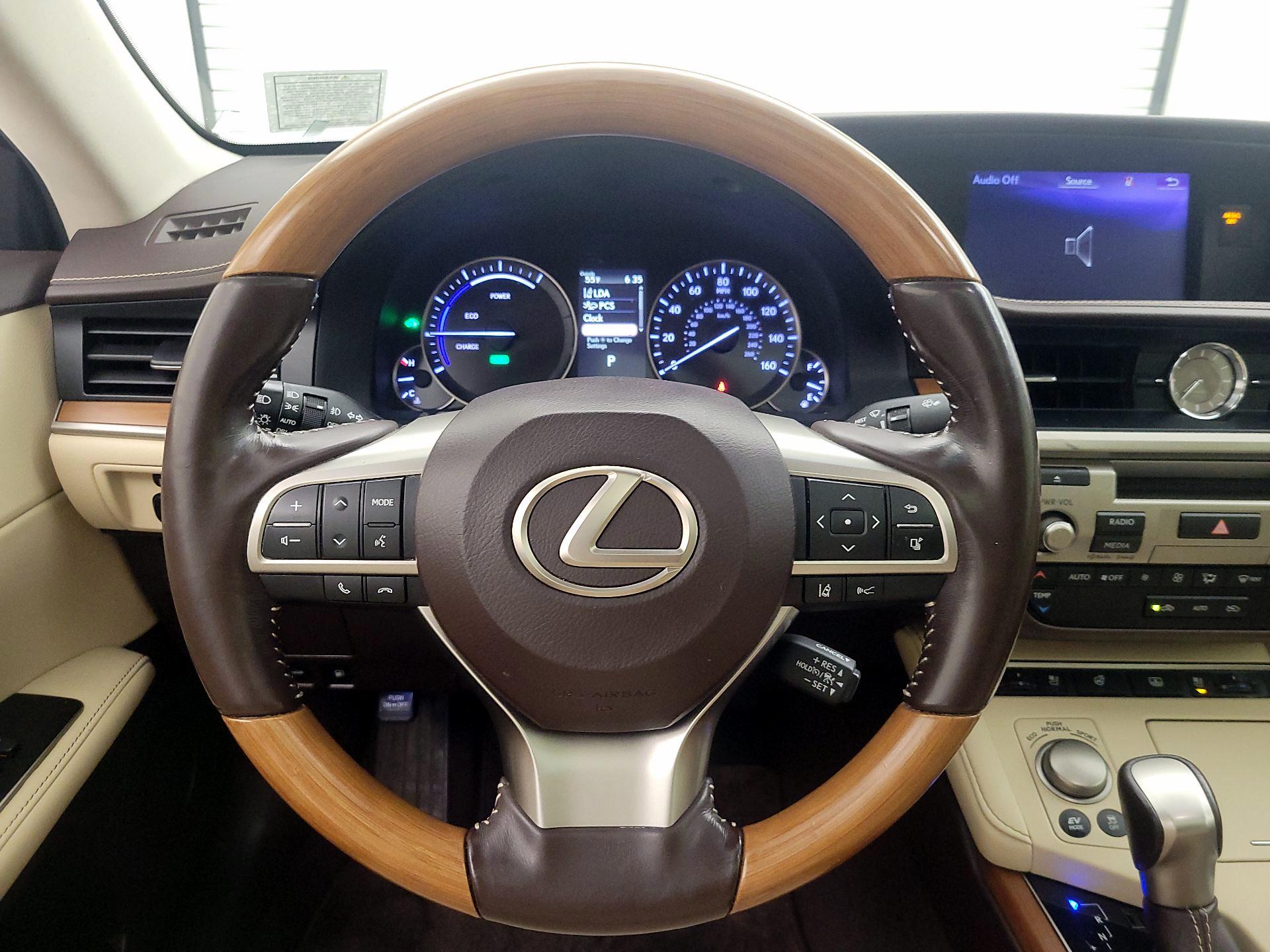 Thumbnail: 2017 Lexus ES - 10