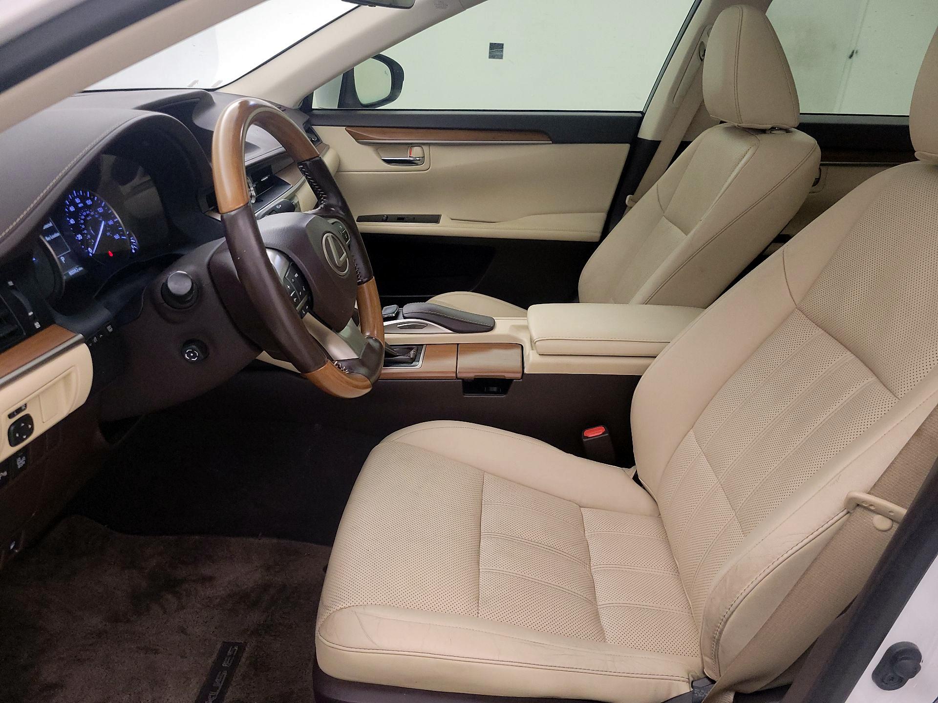 Thumbnail: 2017 Lexus ES - 11