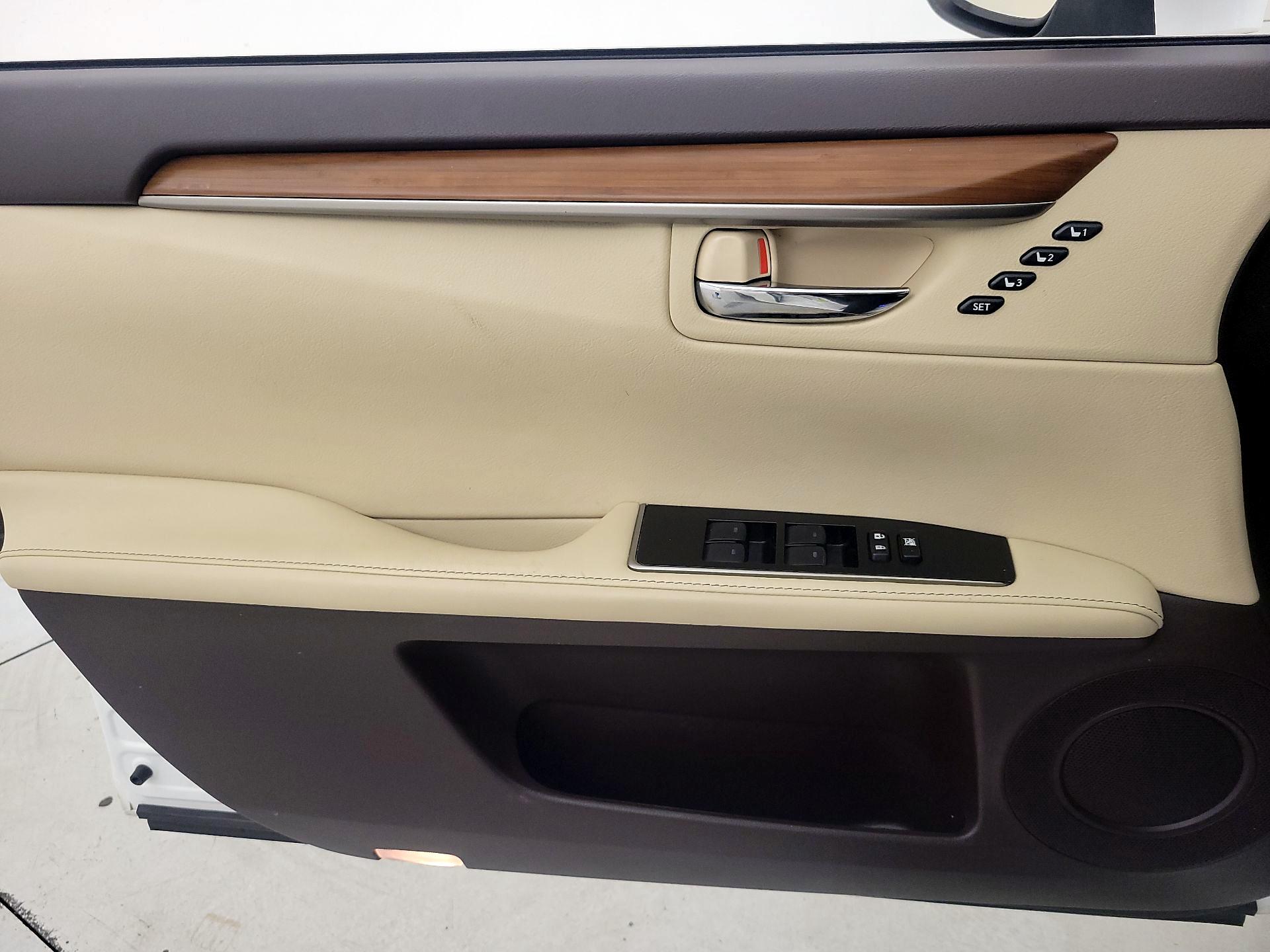 Thumbnail: 2017 Lexus ES - 12