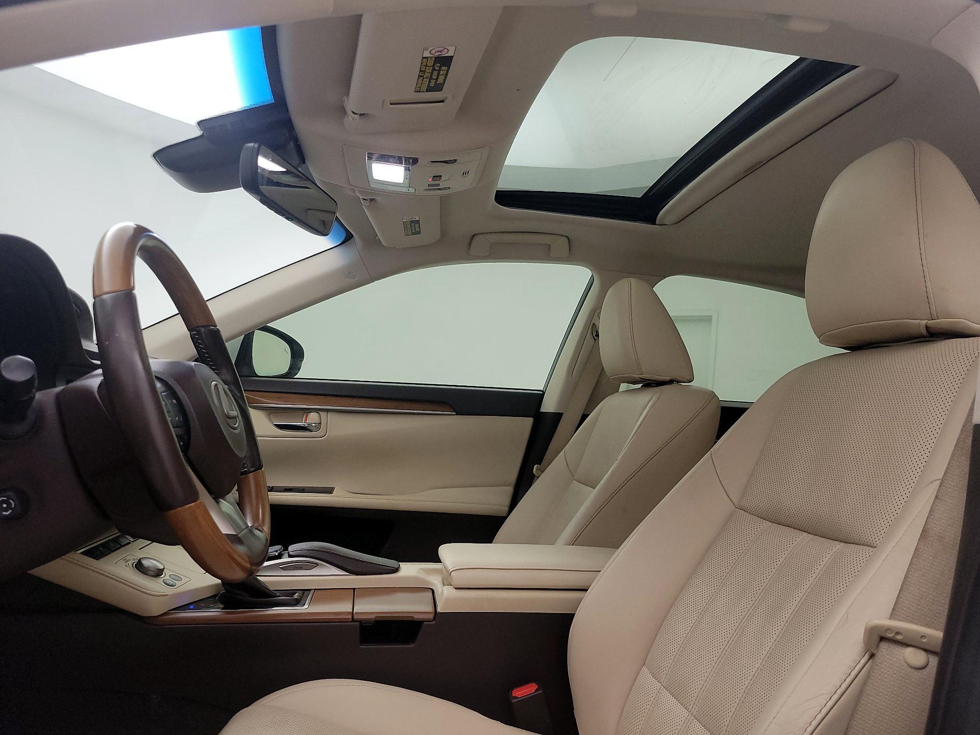 Thumbnail: 2017 Lexus ES - 19