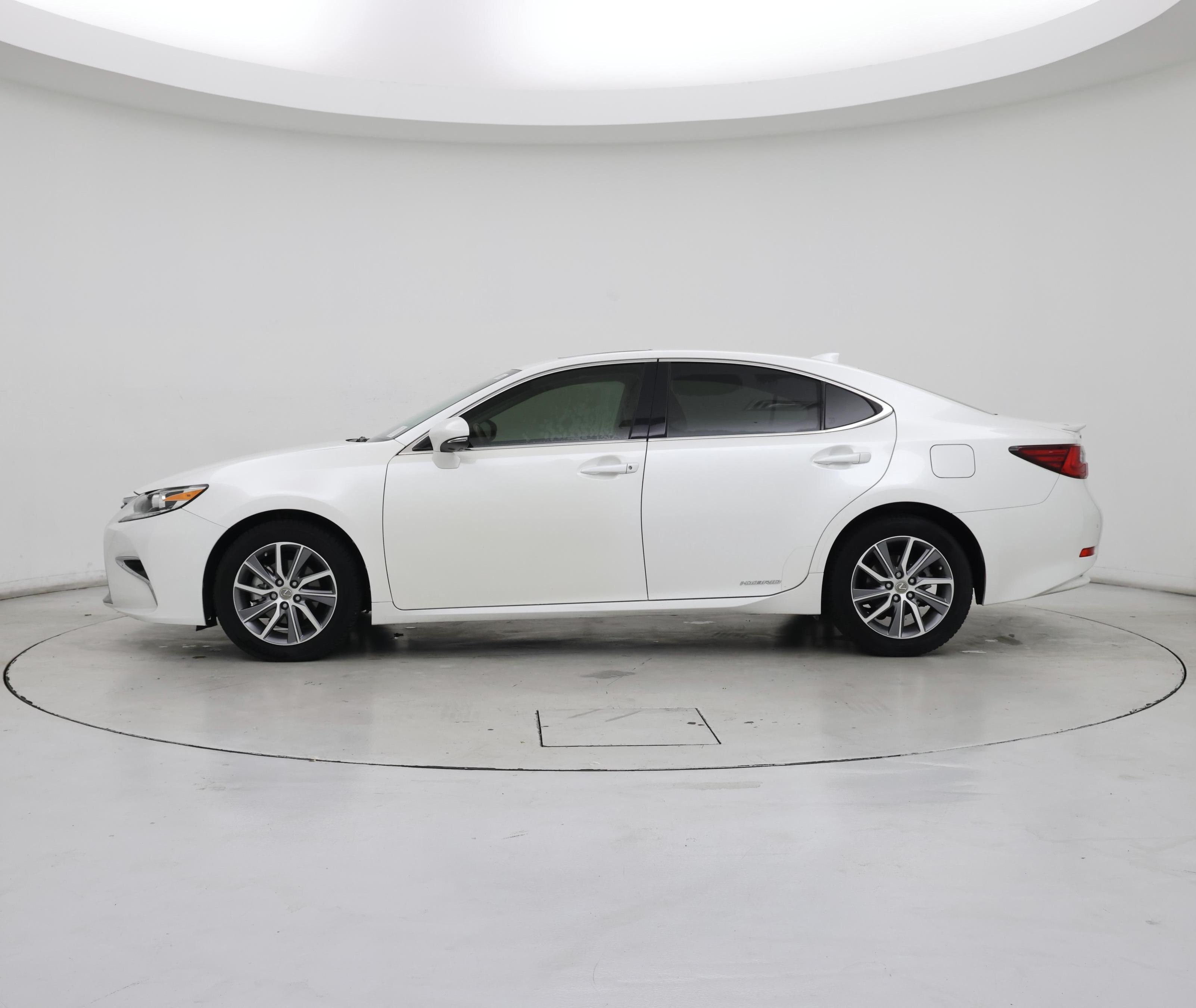 Thumbnail: 2017 Lexus ES - 3