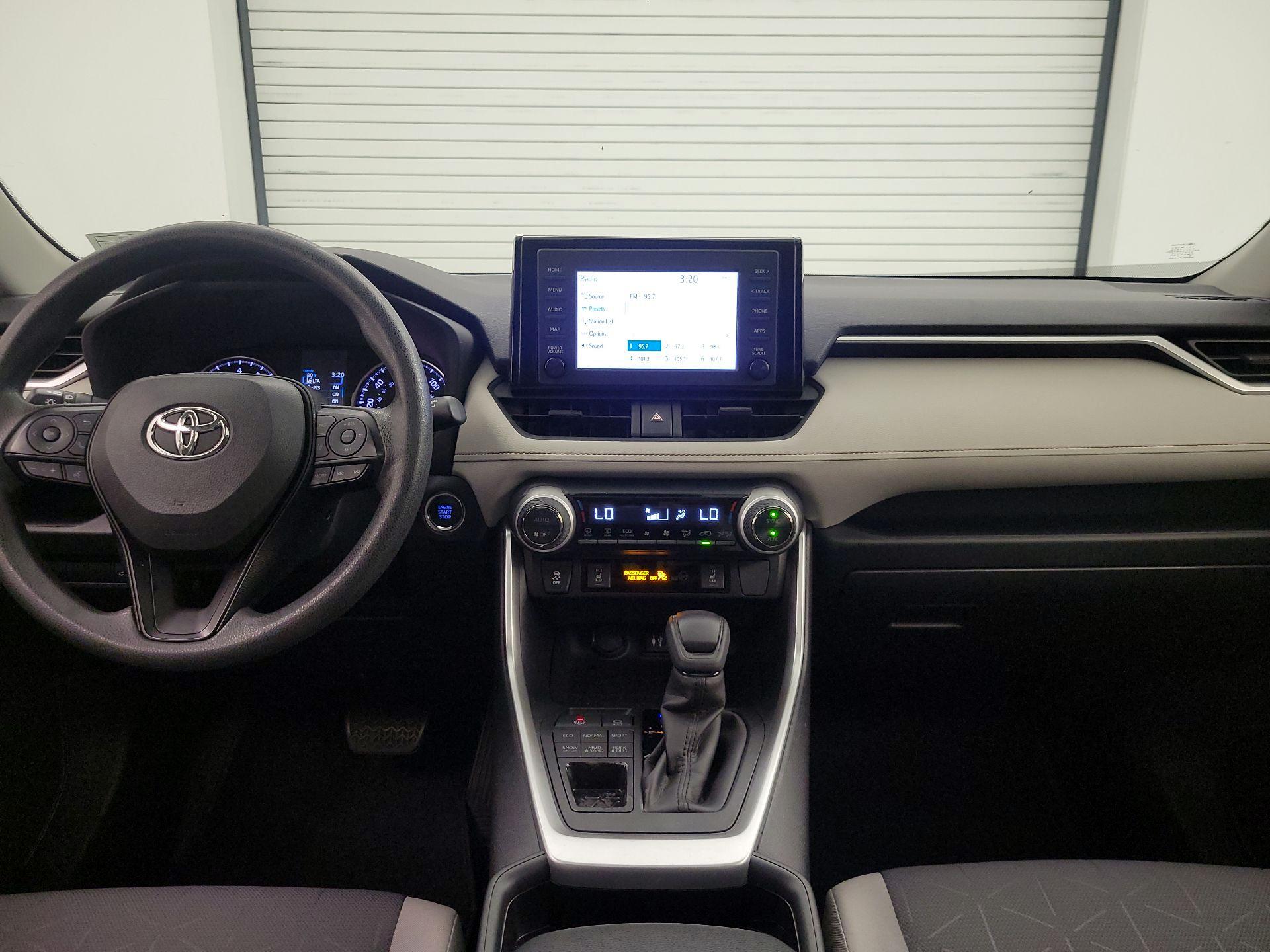 Thumbnail: 2019 Toyota RAV4 - 9