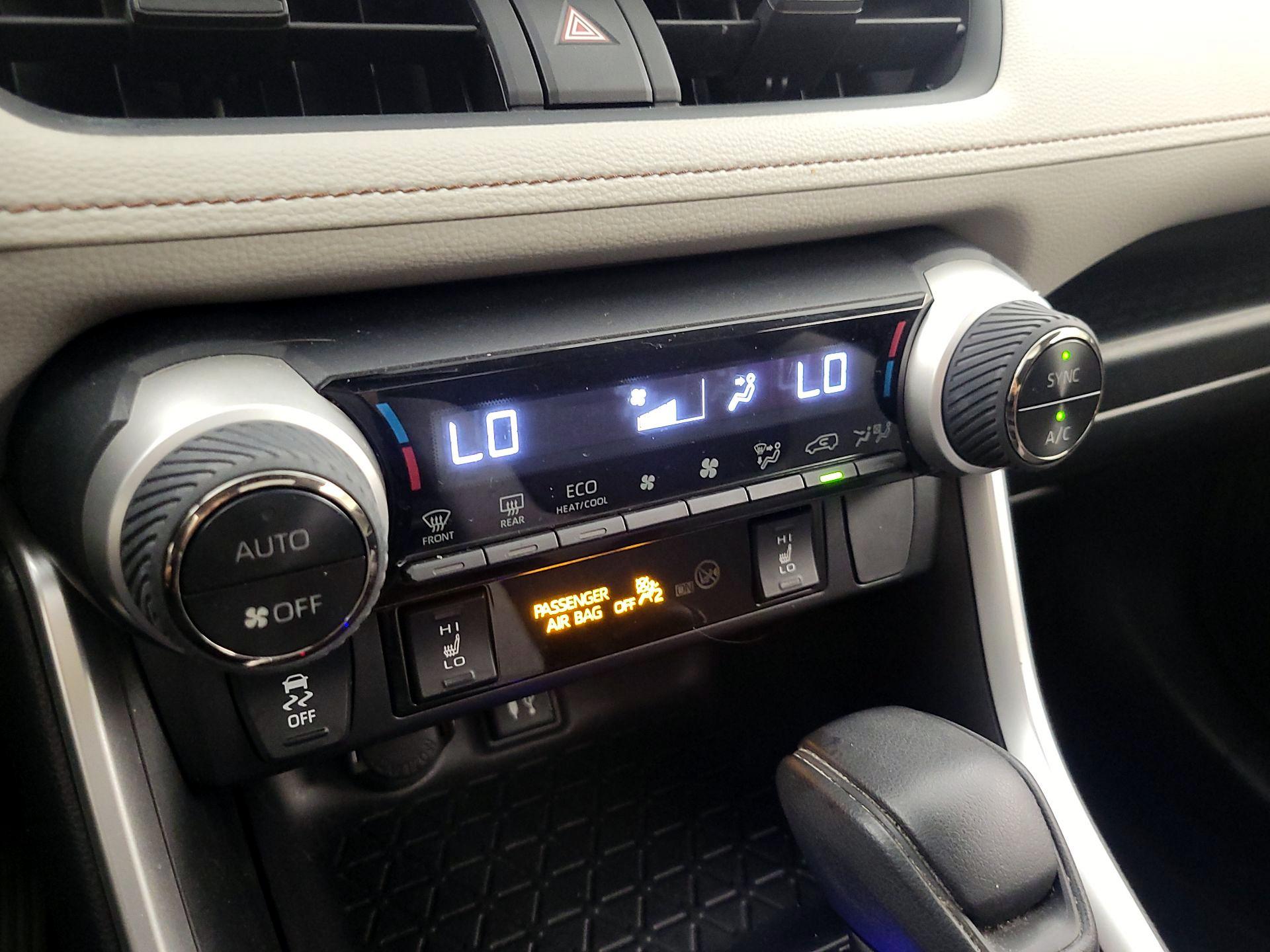 Thumbnail: 2019 Toyota RAV4 - 16