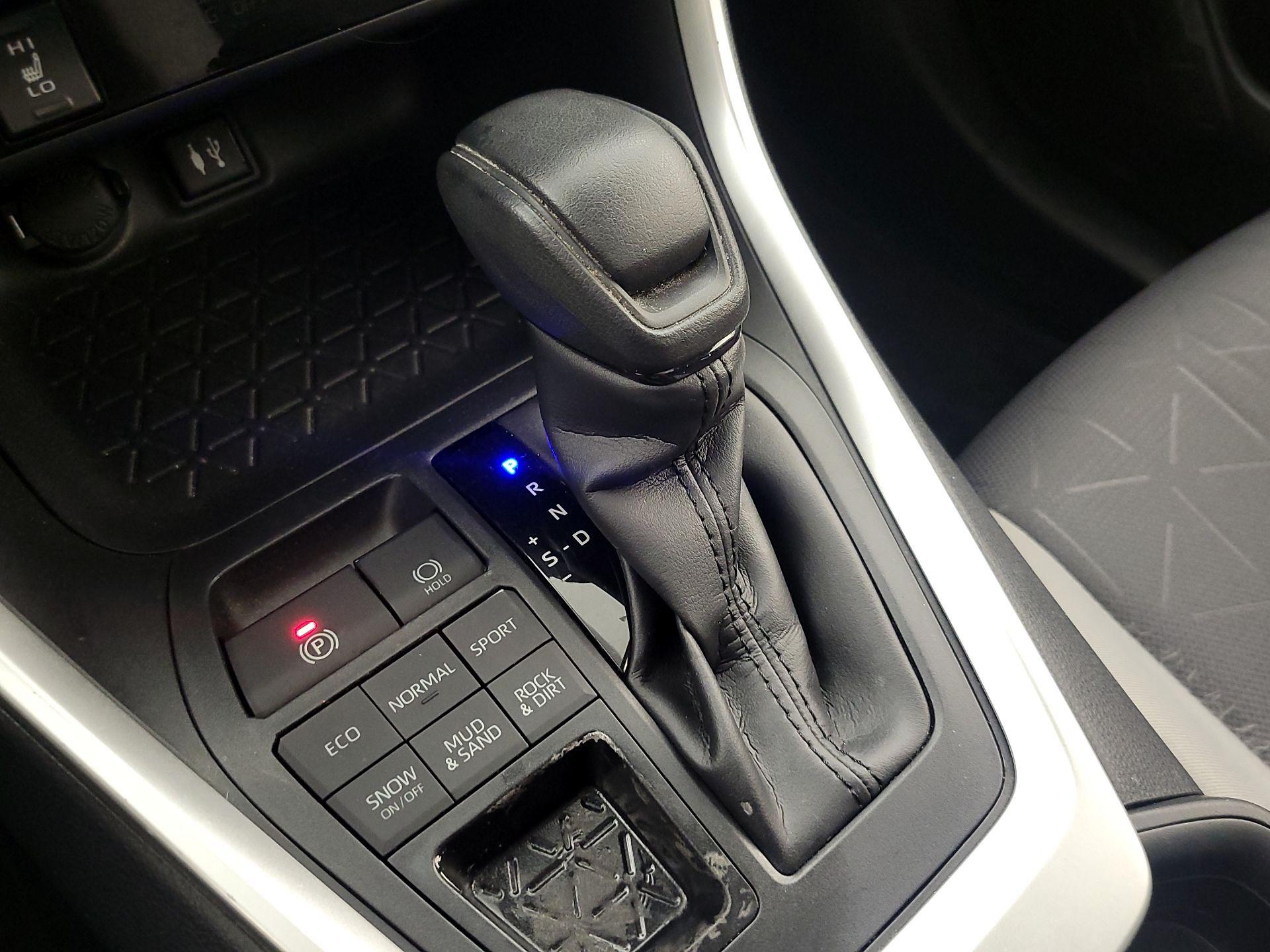Thumbnail: 2019 Toyota RAV4 - 17