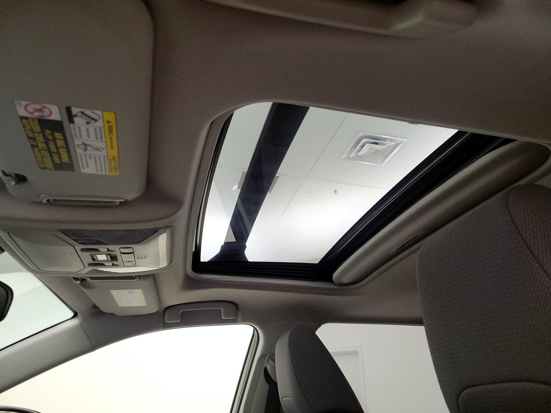 Thumbnail: 2019 Toyota RAV4 - 19