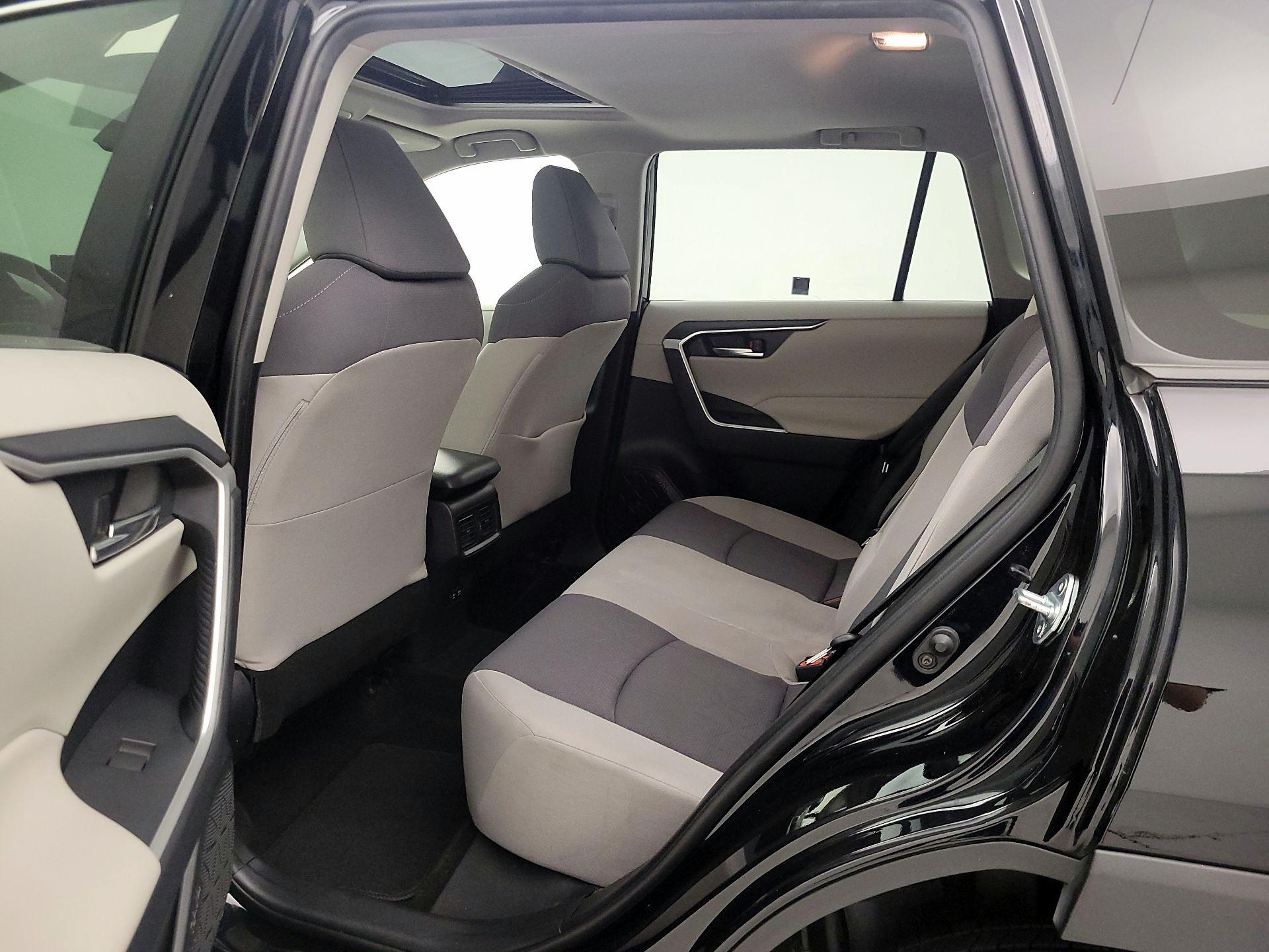 Thumbnail: 2019 Toyota RAV4 - 20