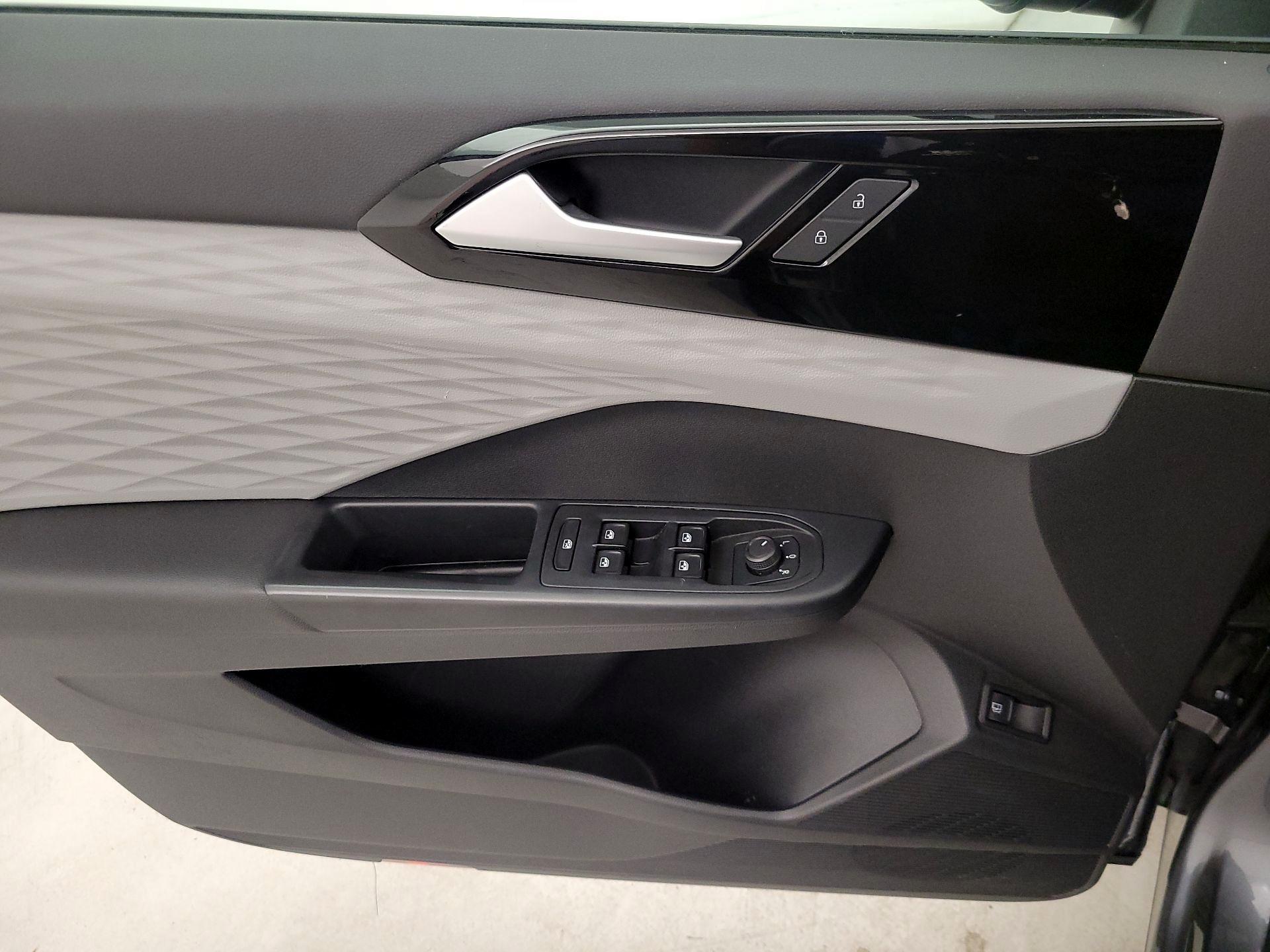 Thumbnail: 2022 Volkswagen Taos - 12