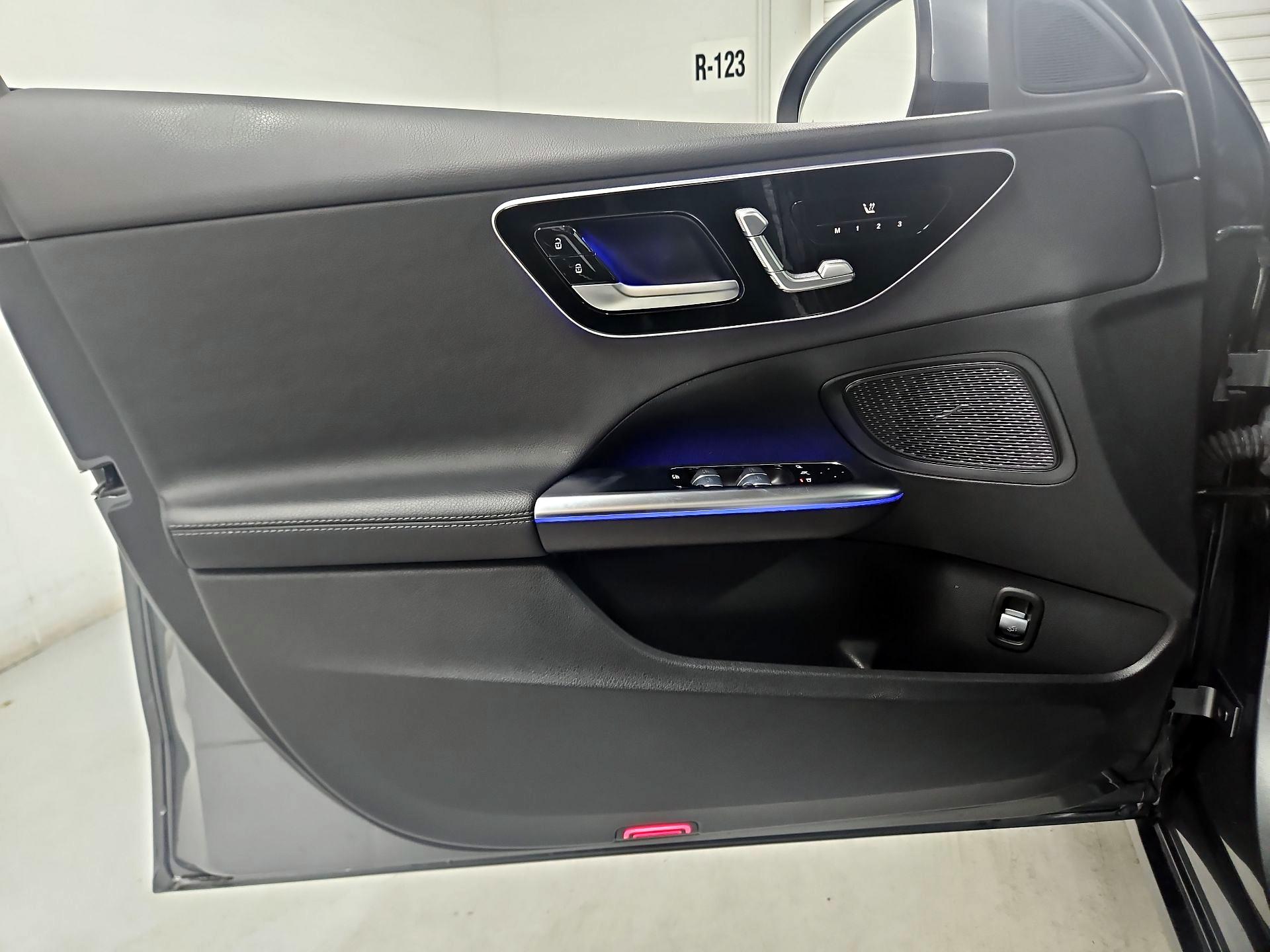 Thumbnail: 2023 Mercedes-Benz C-Class - 12