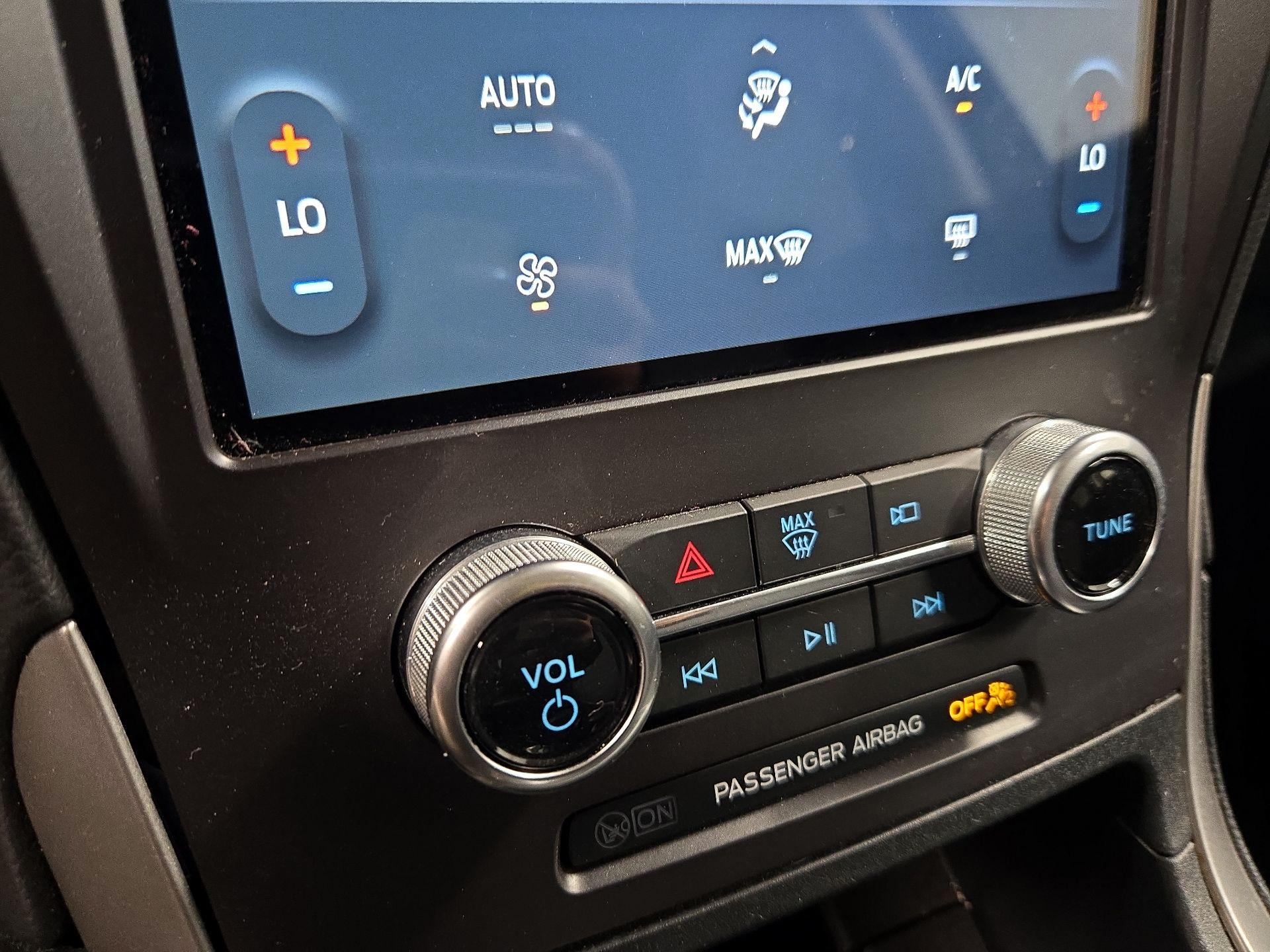 Thumbnail: 2021 Ford Edge - 16