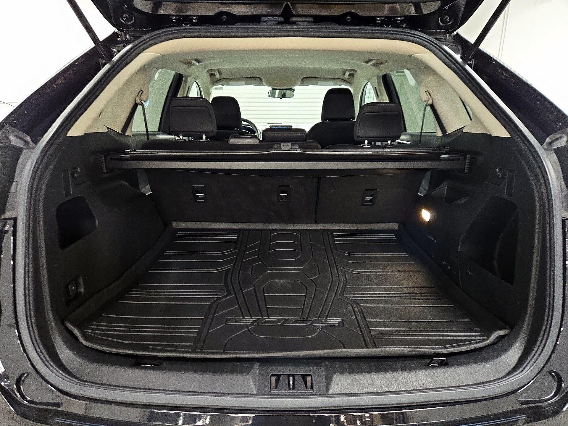 Thumbnail: 2021 Ford Edge - 20