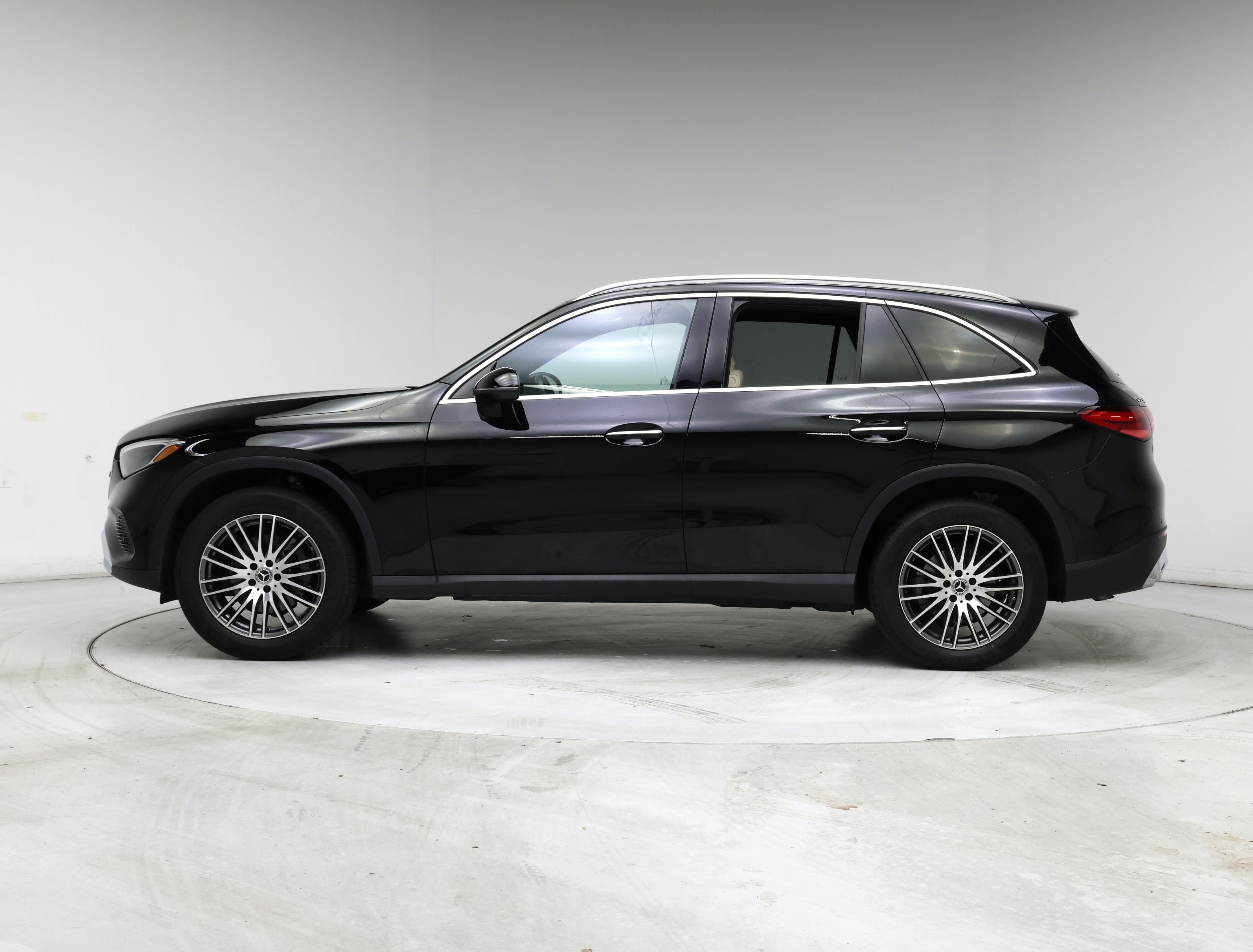 Thumbnail: 2024 Mercedes-Benz GLC - 3
