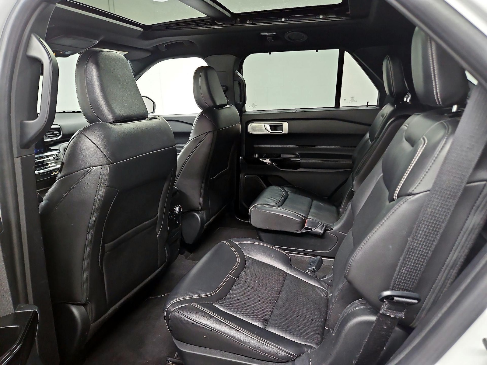 2022 Ford Explorer ST - Photo 22