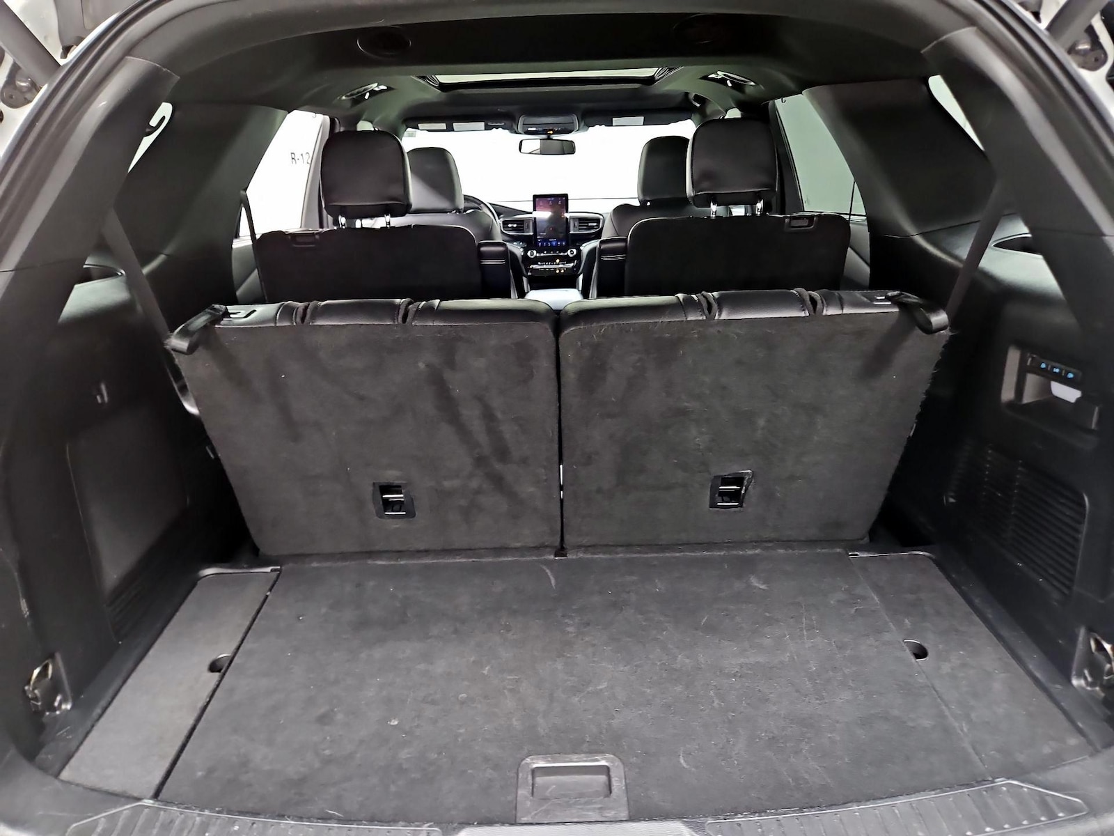 2022 Ford Explorer ST - Photo 24