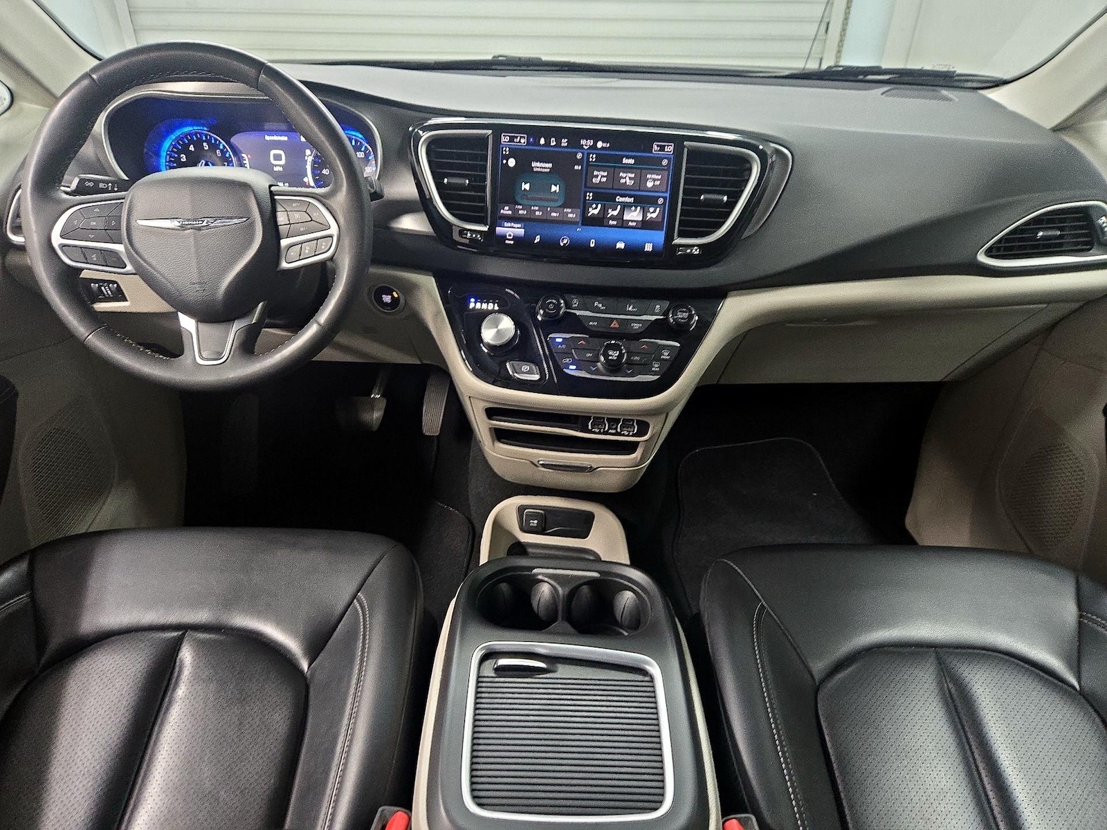 2023 Chrysler Pacifica Touring L - Photo 10