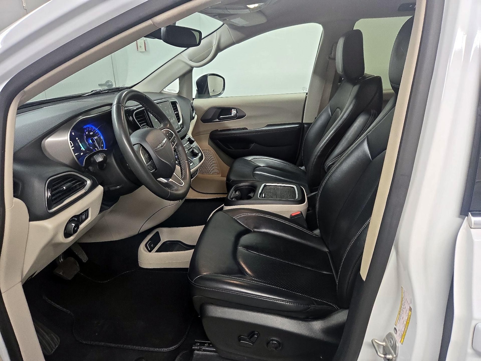 2023 Chrysler Pacifica Touring L - Photo 12