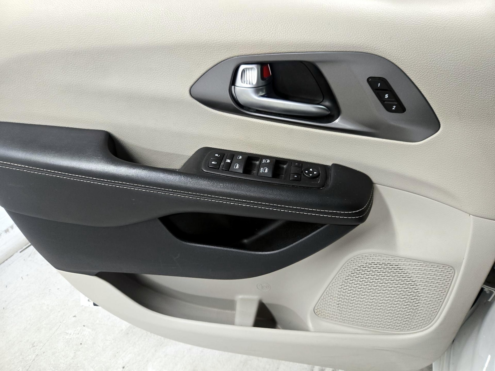 2023 Chrysler Pacifica Touring L - Photo 13