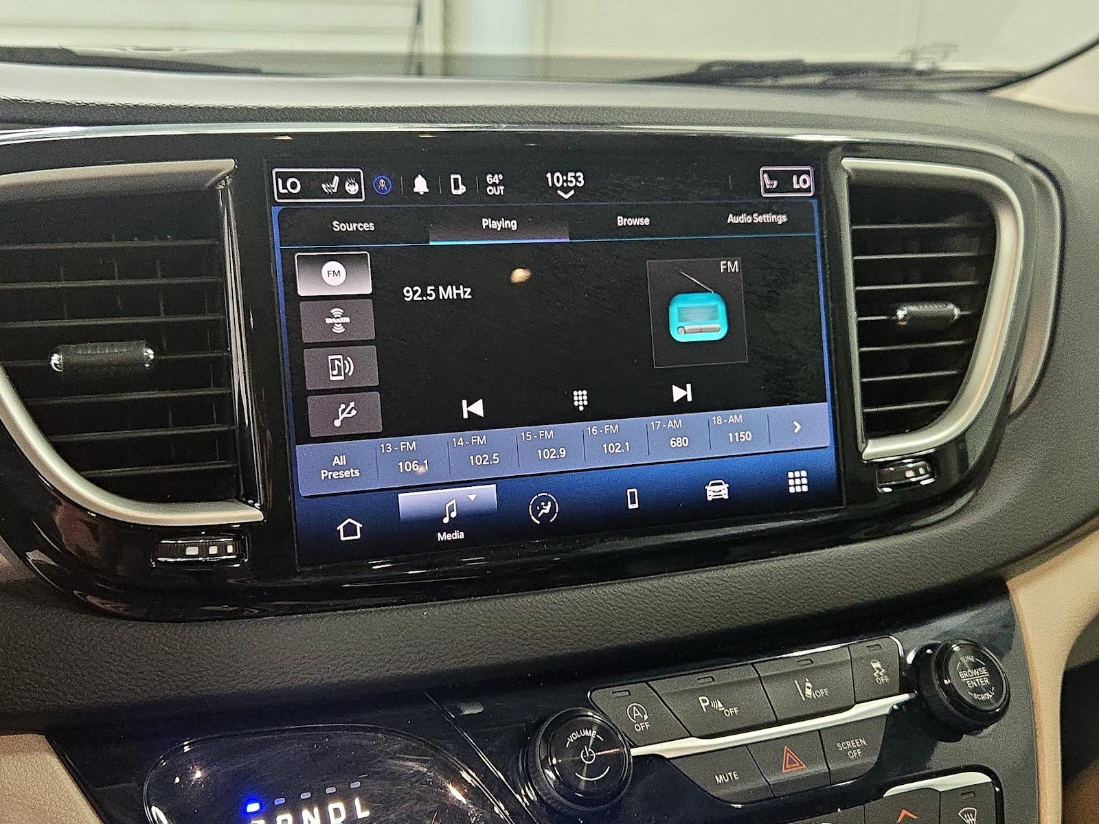 2023 Chrysler Pacifica Touring L - Photo 16