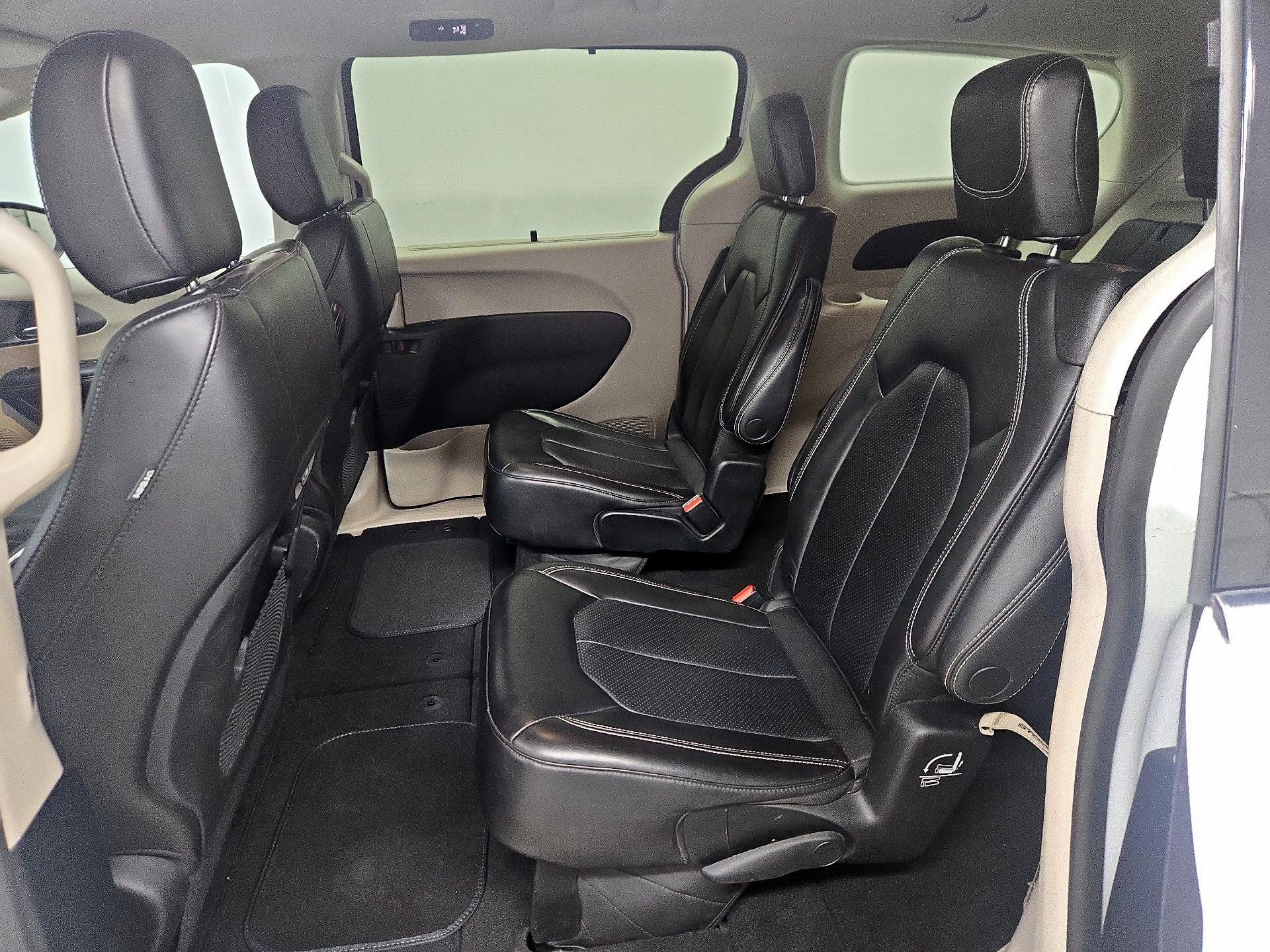 Thumbnail: 2023 Chrysler Pacifica - 19
