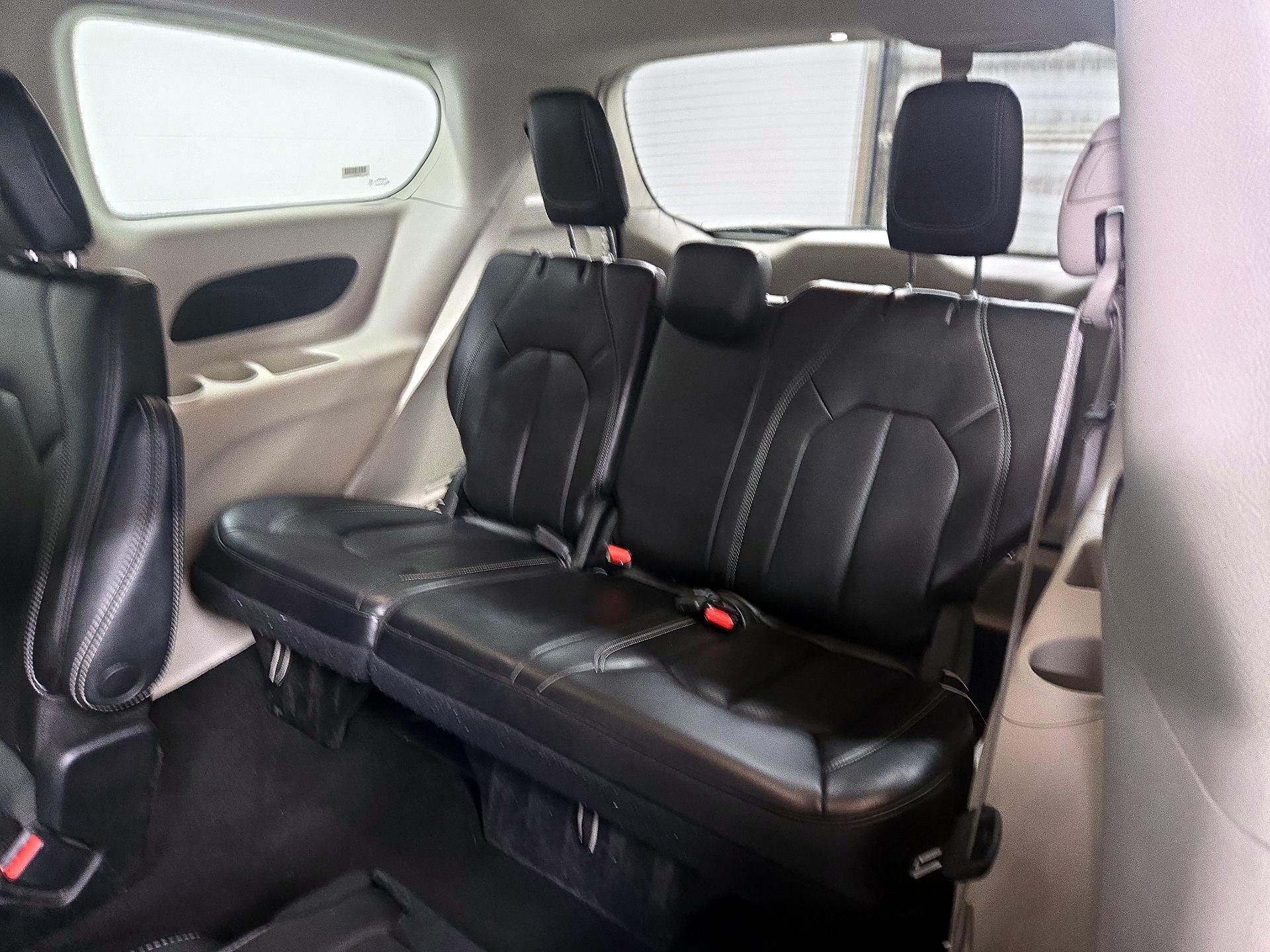Thumbnail: 2023 Chrysler Pacifica - 20