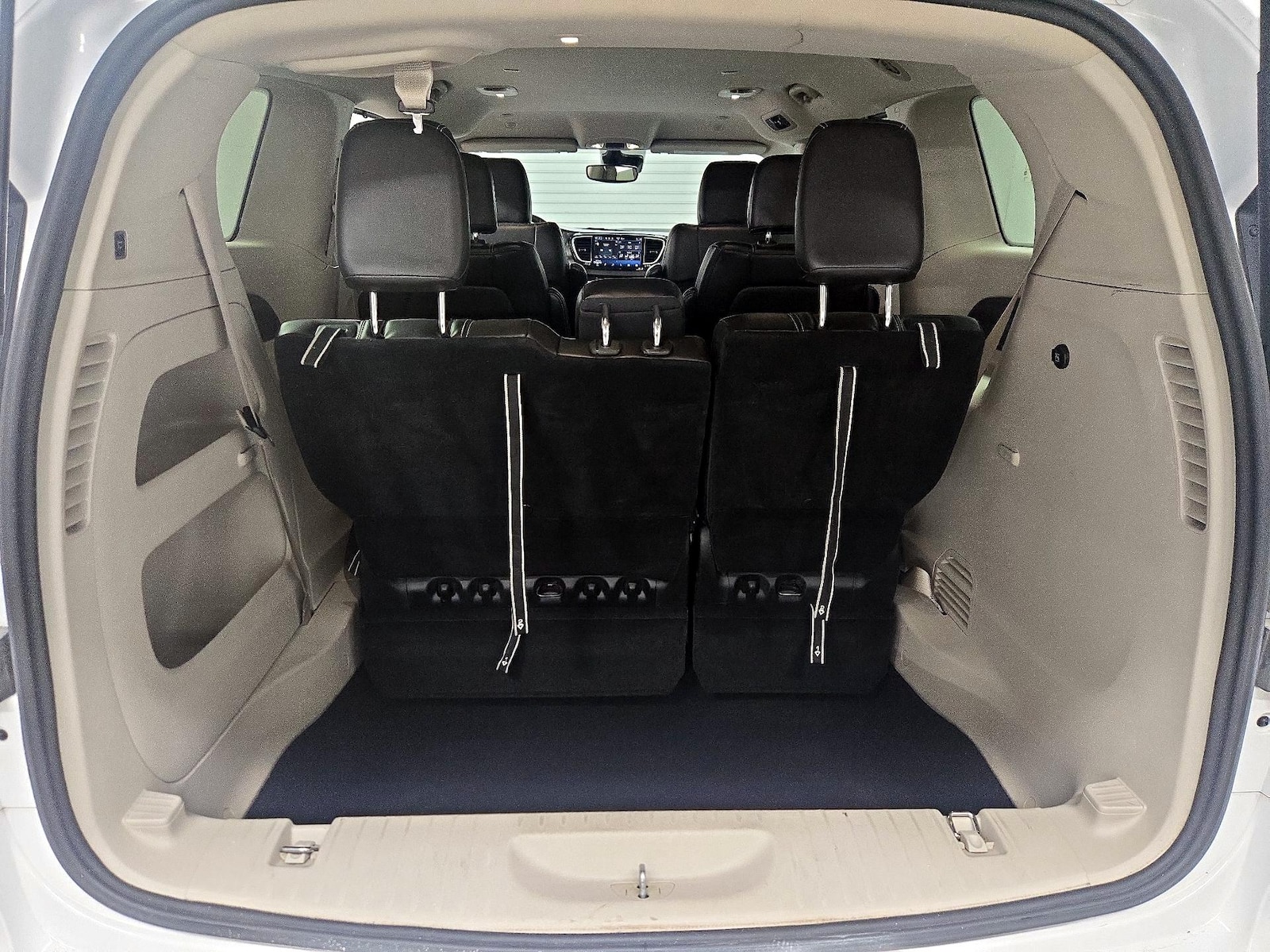 2023 Chrysler Pacifica Touring L - Photo 22