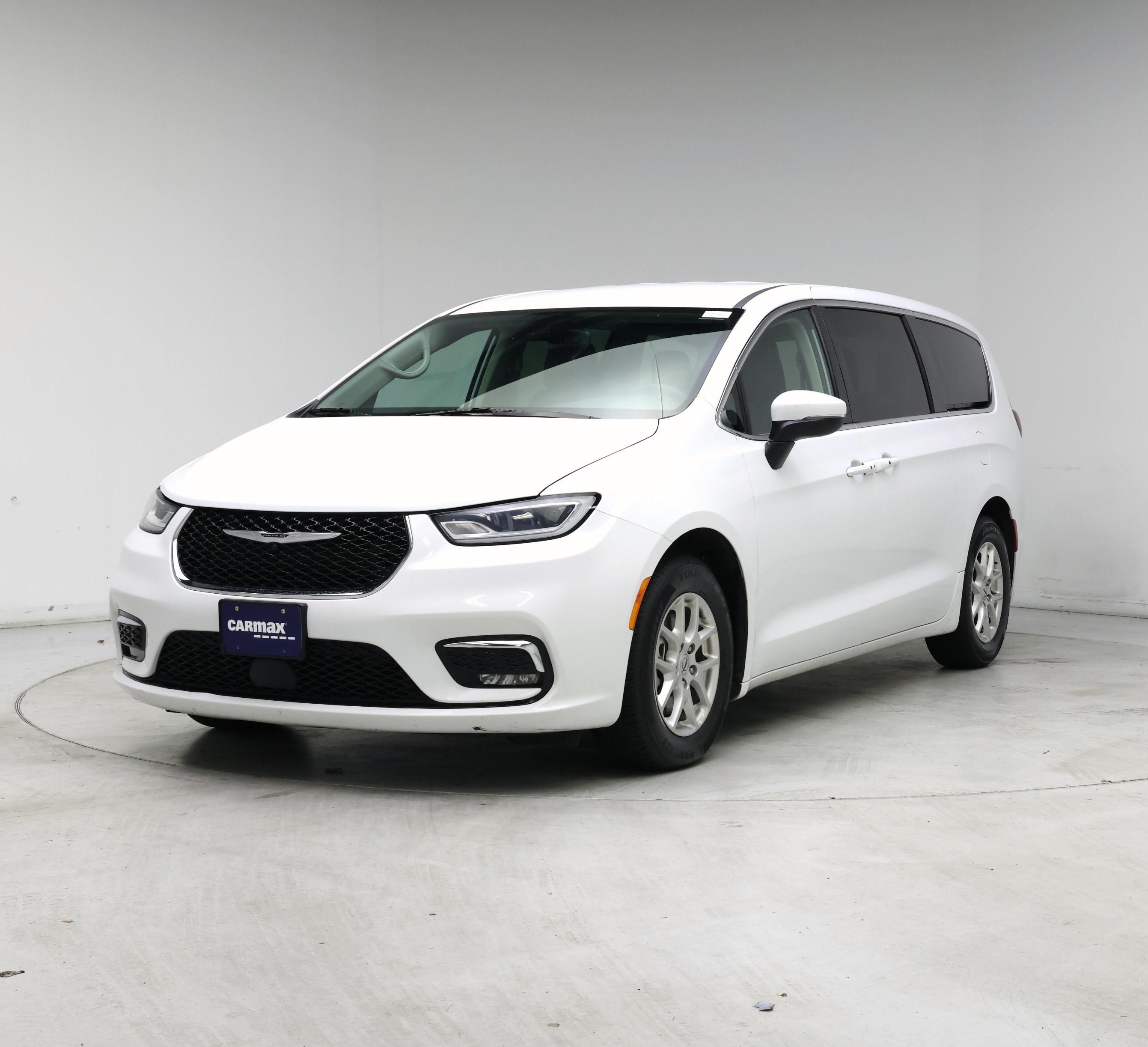 Thumbnail: 2023 Chrysler Pacifica - 4