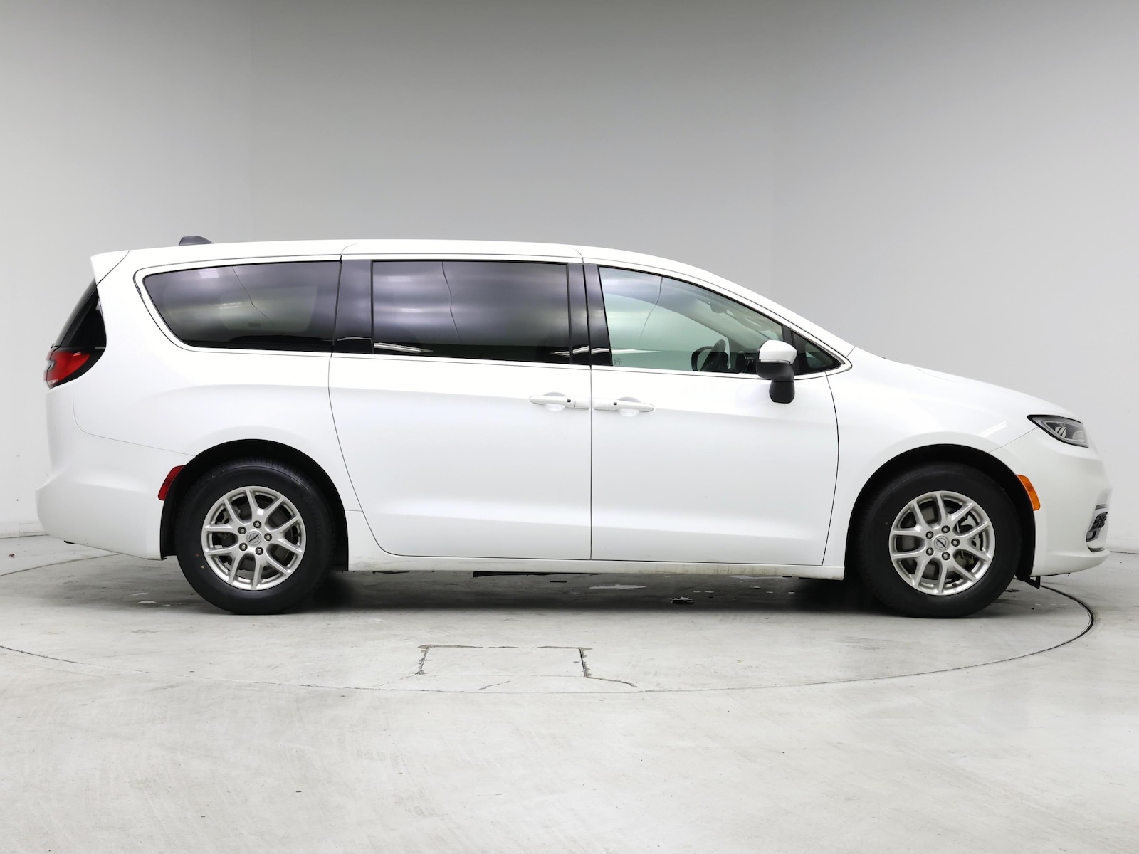 2023 Chrysler Pacifica Touring L - Photo 8