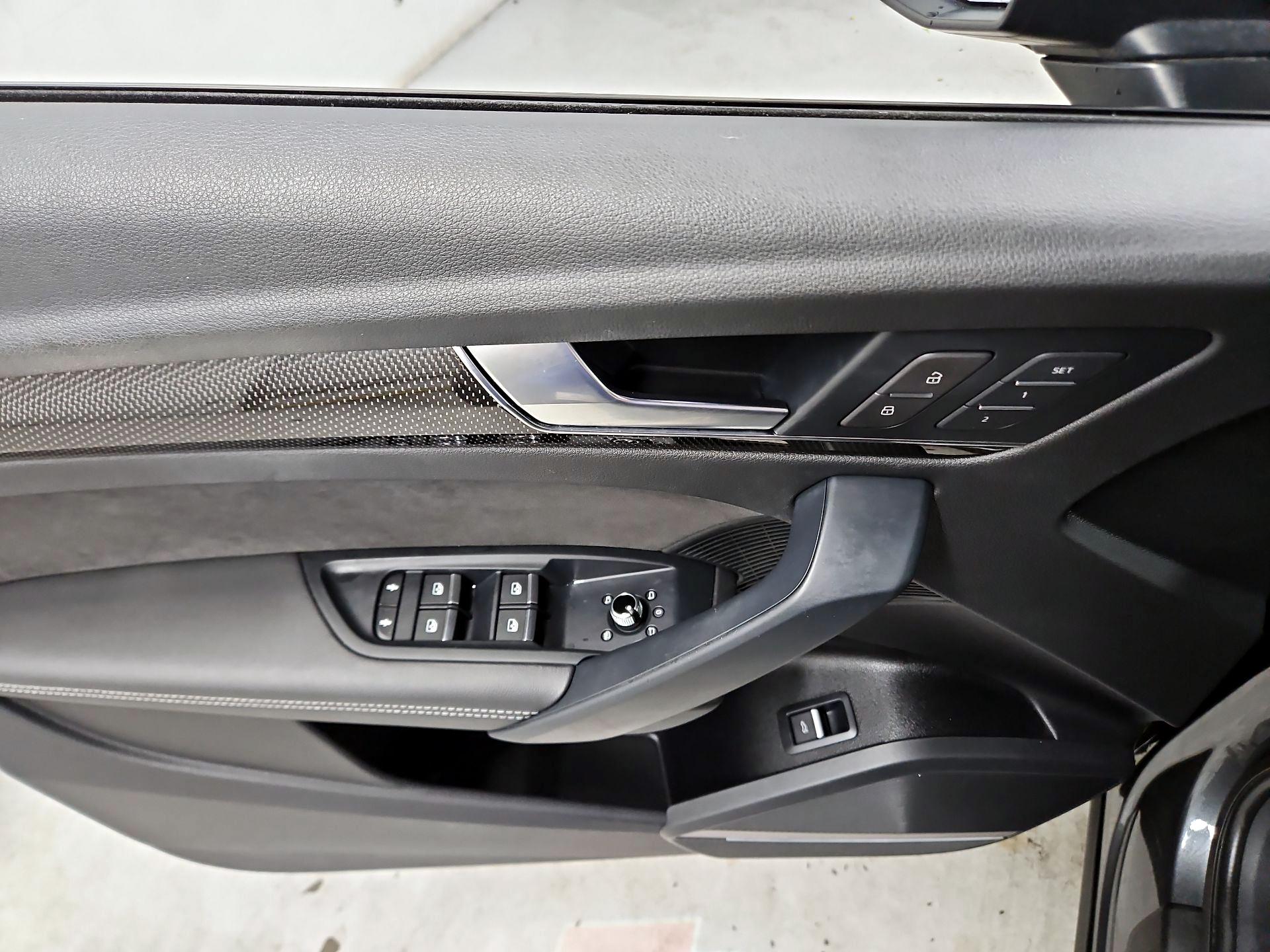 Thumbnail: 2020 Audi SQ5 - 12