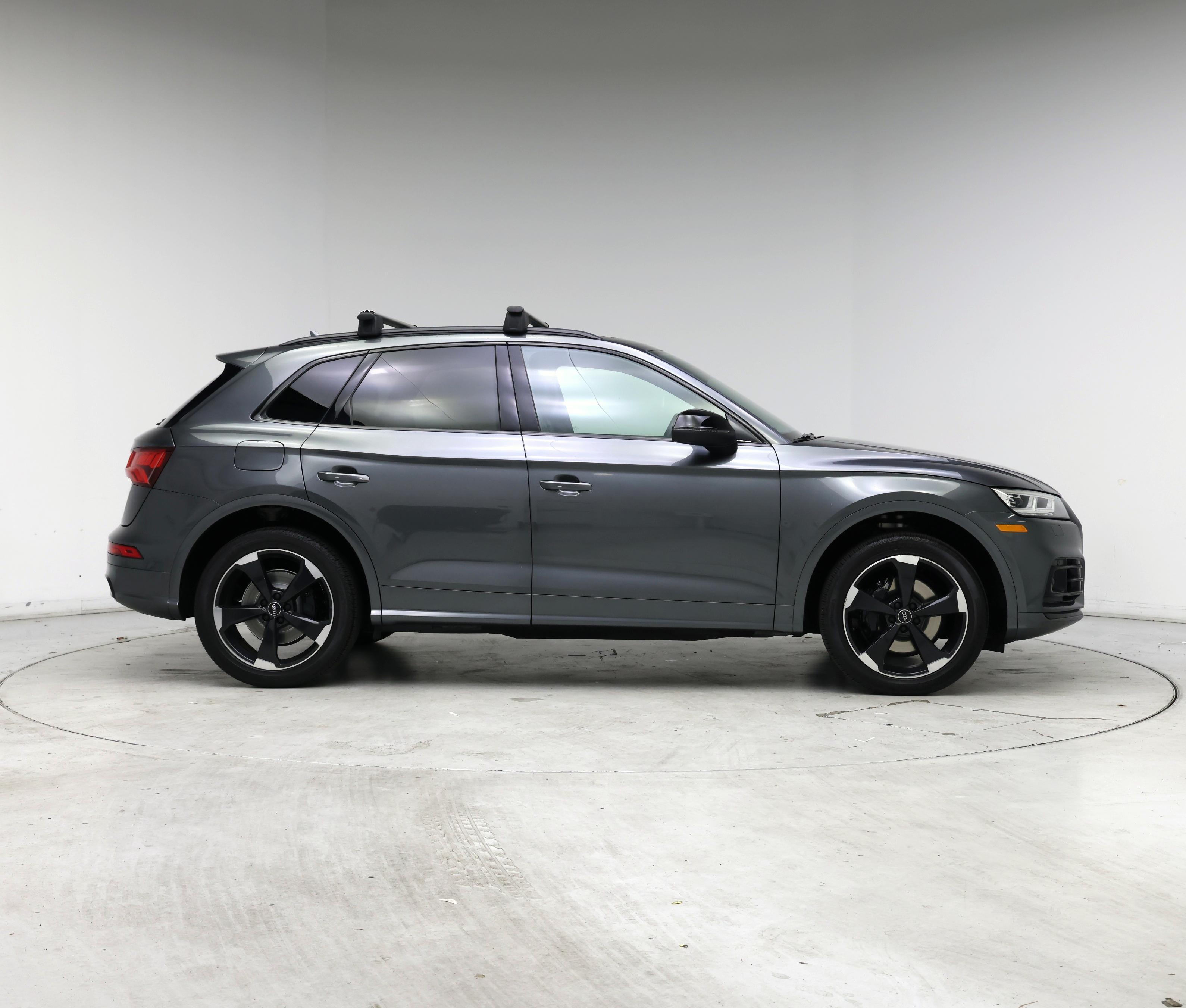 Thumbnail: 2020 Audi SQ5 - 7