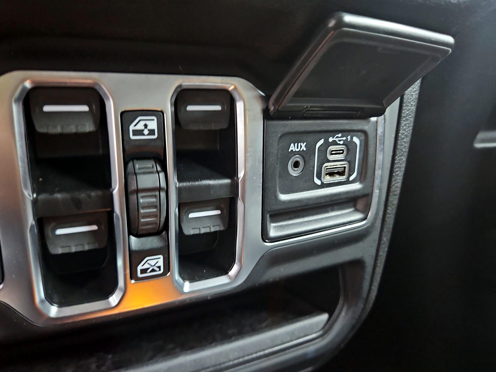 Thumbnail: 2025 Jeep Wrangler - 18