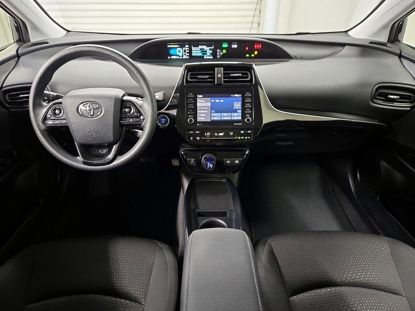 2022 Toyota Prius LE - Photo 10