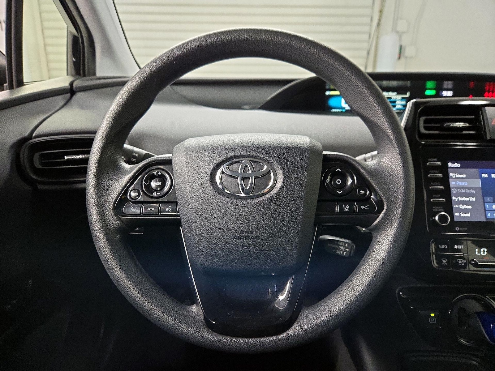 2022 Toyota Prius LE - Photo 11
