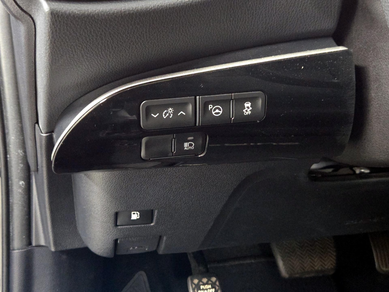 2022 Toyota Prius LE - Photo 14