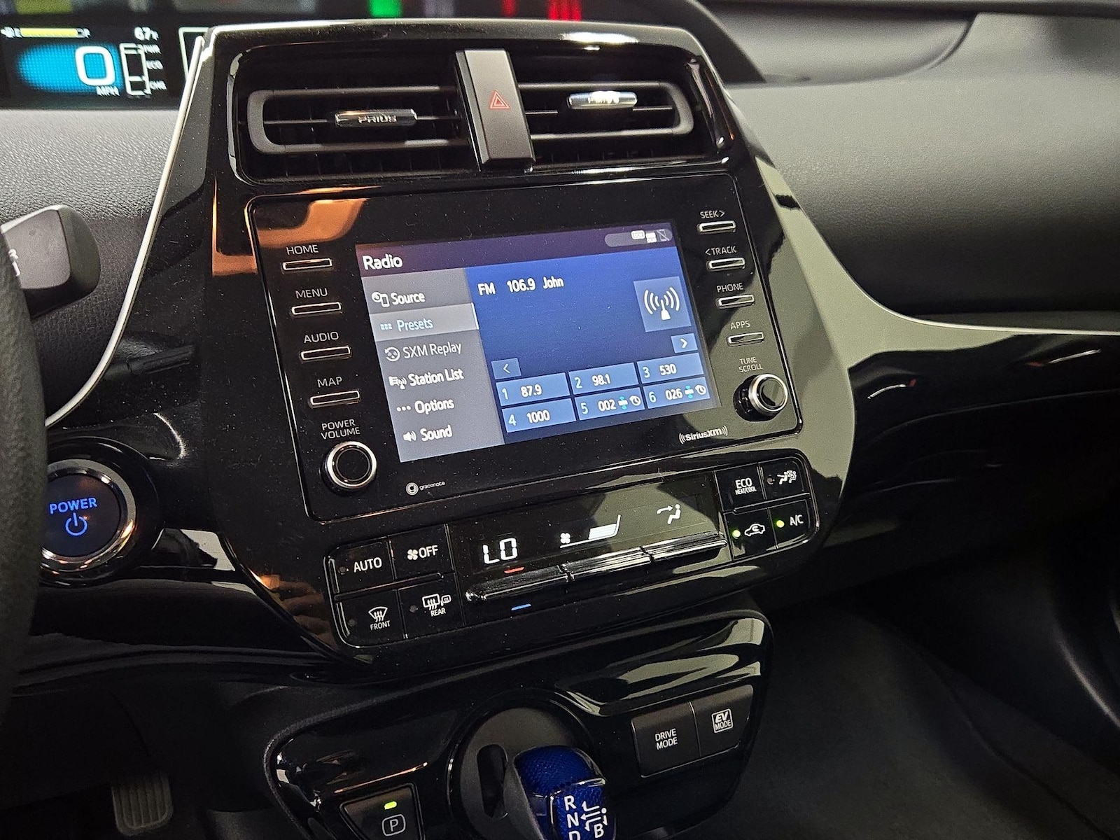 2022 Toyota Prius LE - Photo 16
