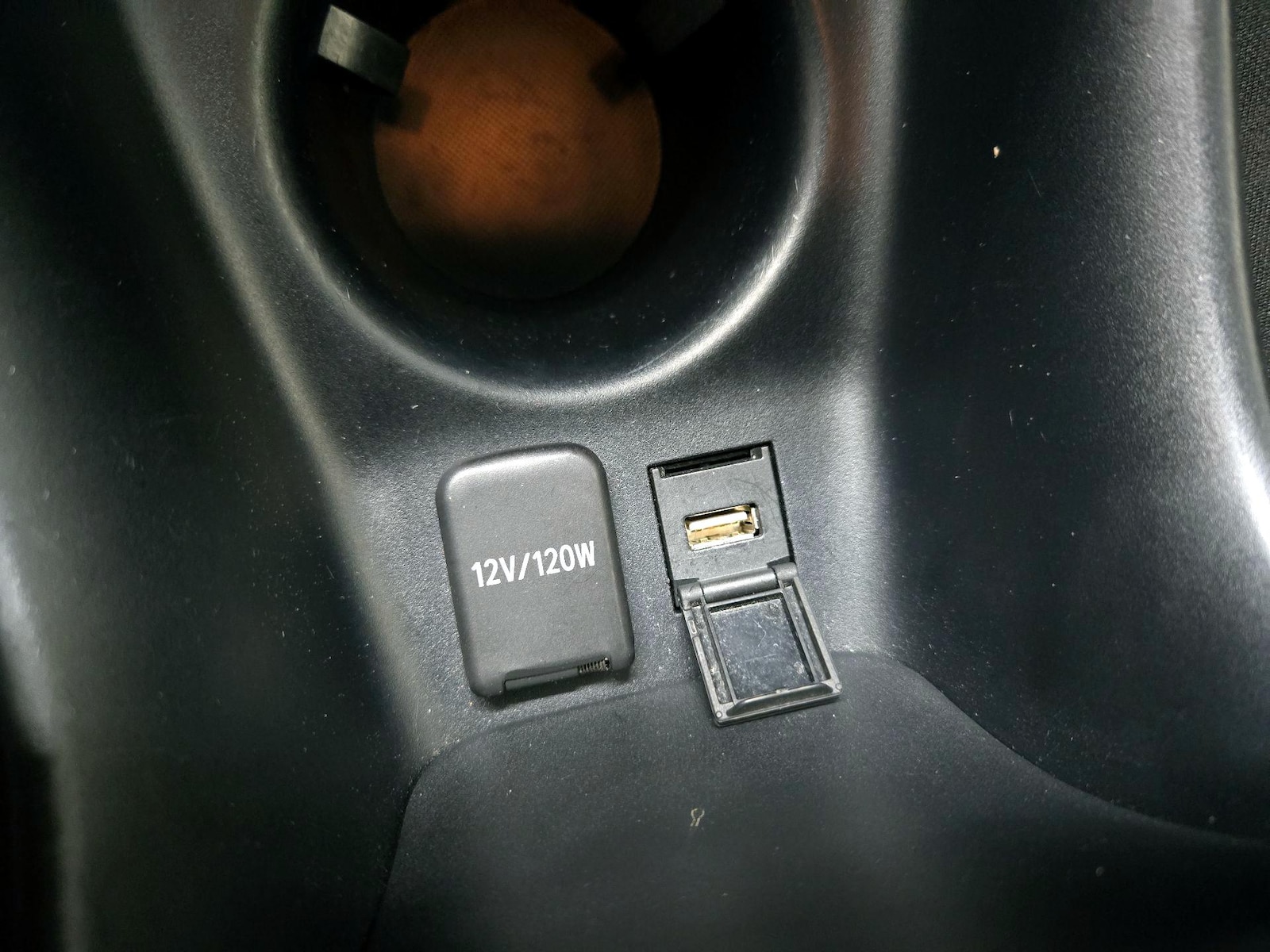 2022 Toyota Prius LE - Photo 19