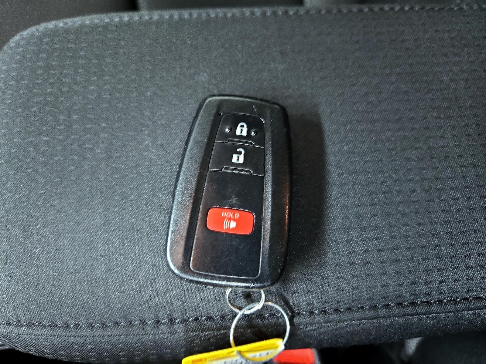 2022 Toyota Prius LE - Photo 23