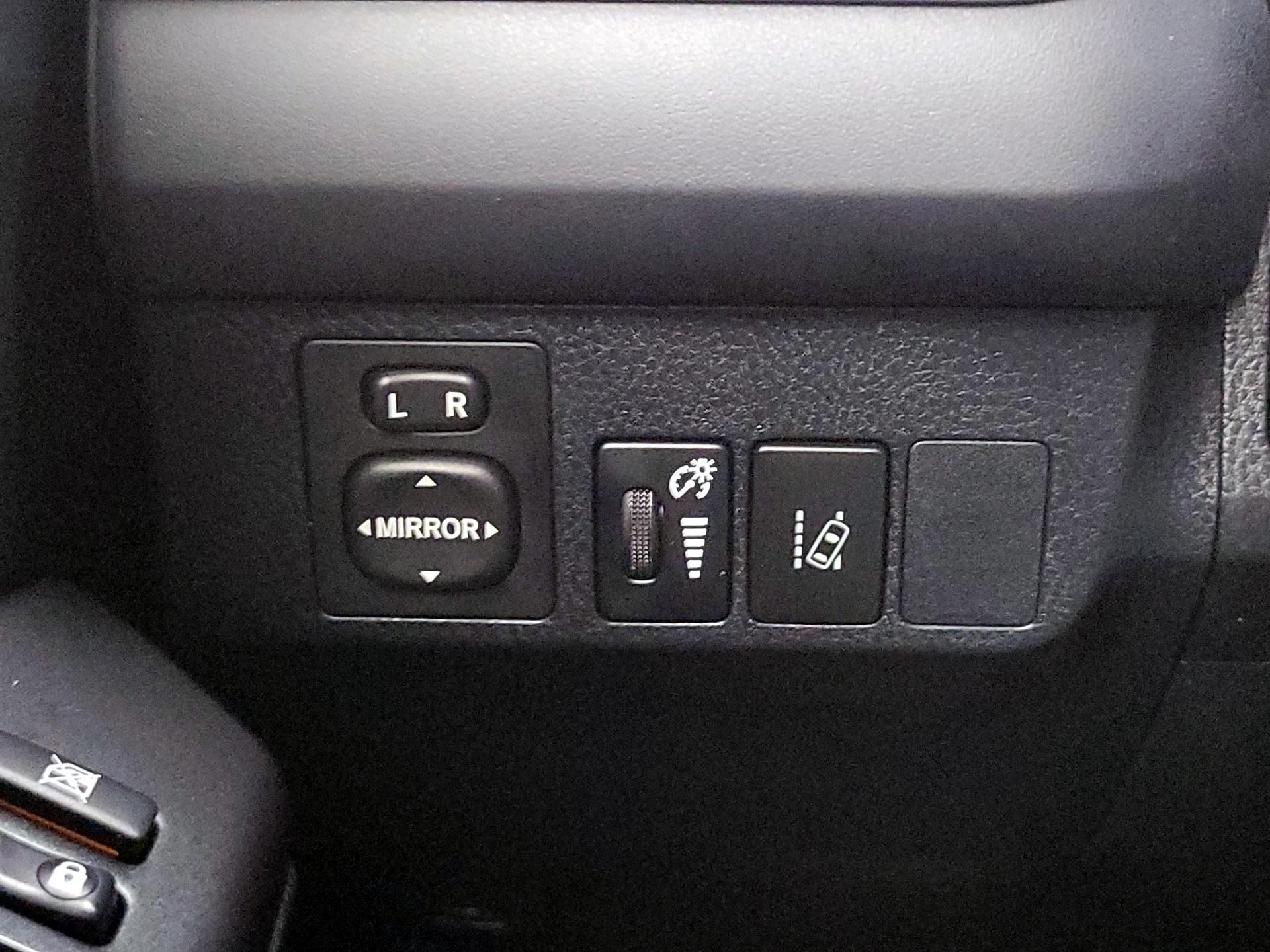 Thumbnail: 2018 Toyota RAV4 - 13