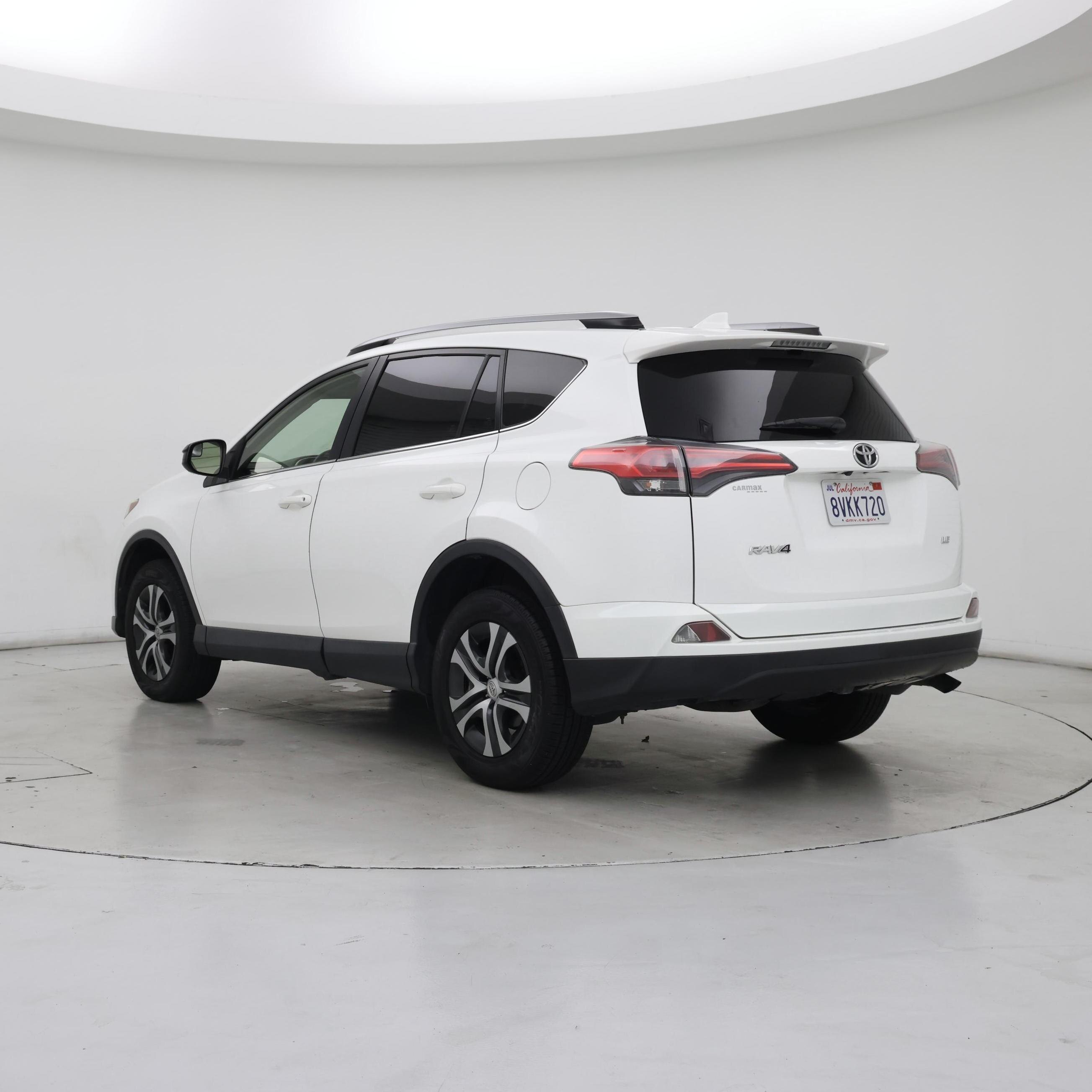 Thumbnail: 2018 Toyota RAV4 - 2