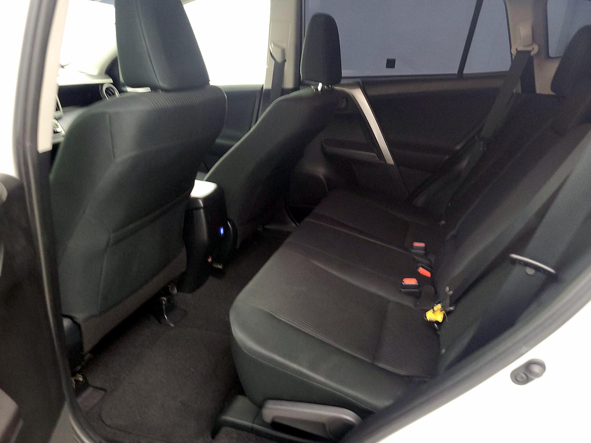 Thumbnail: 2018 Toyota RAV4 - 19