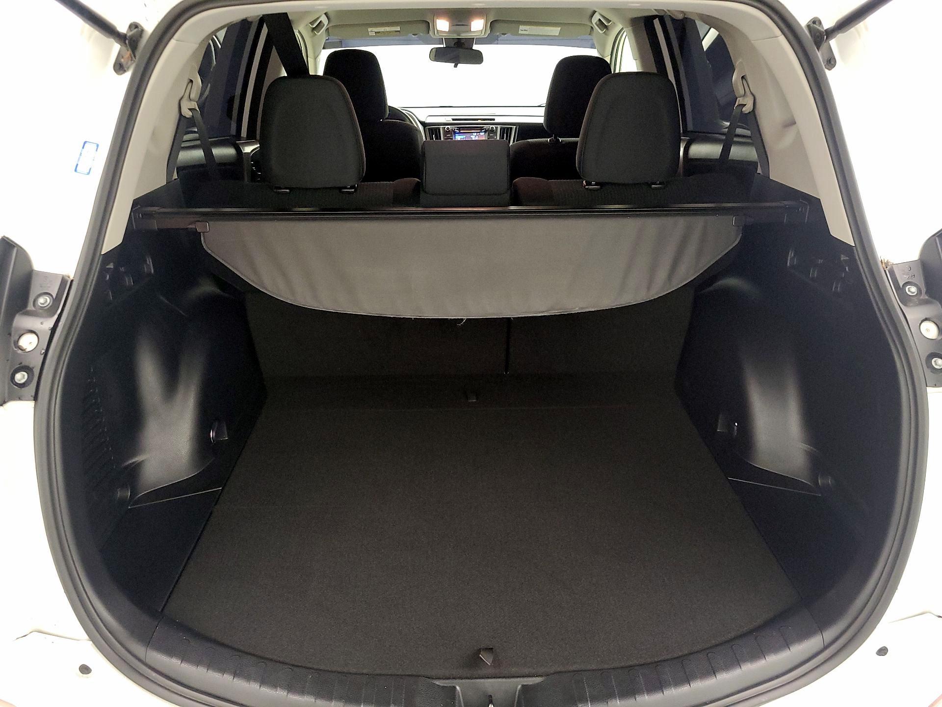 Thumbnail: 2018 Toyota RAV4 - 20