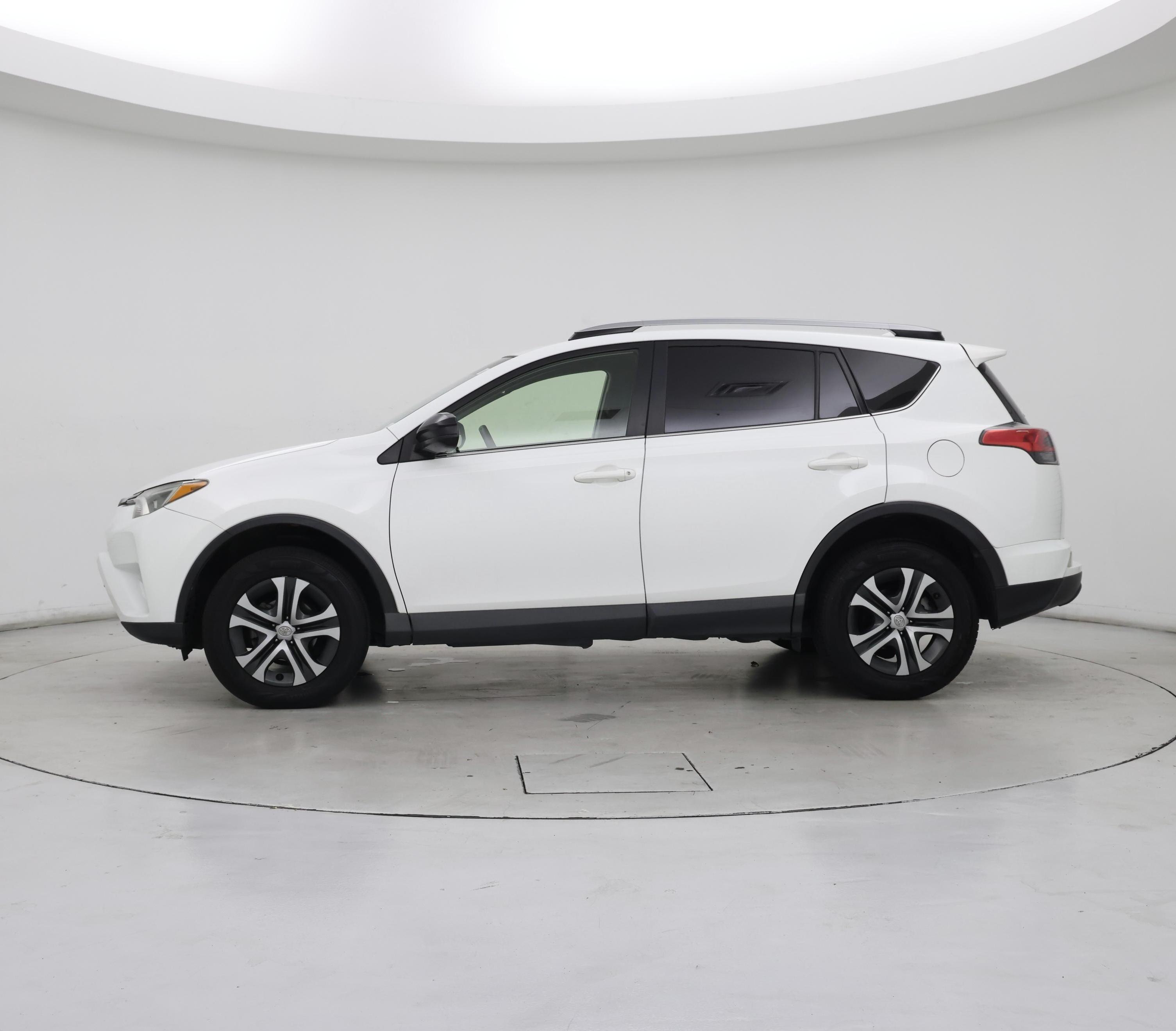 Thumbnail: 2018 Toyota RAV4 - 3
