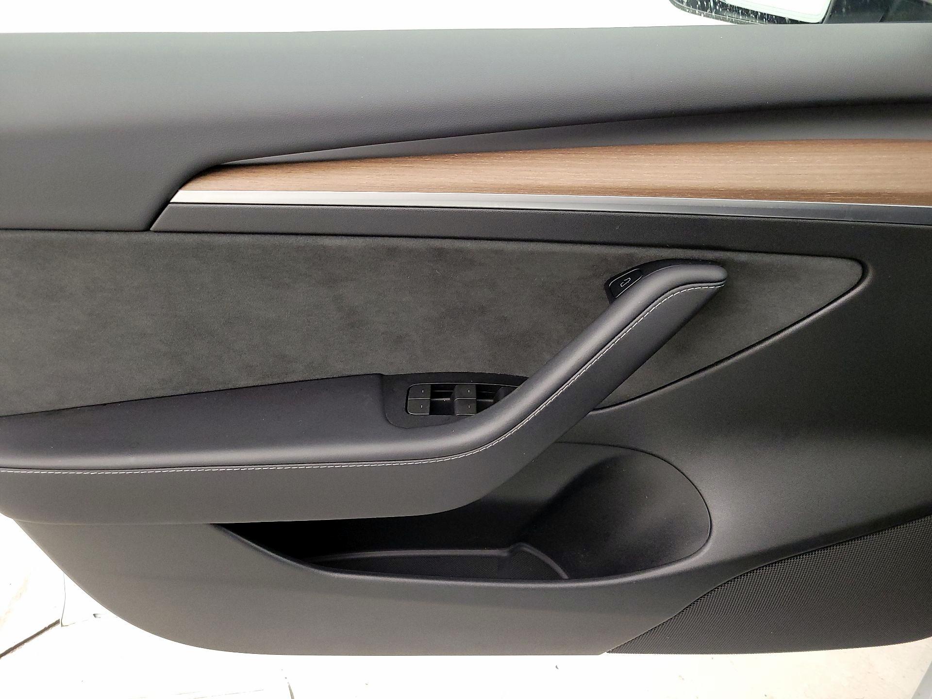 Thumbnail: 2023 Tesla Model 3 - 12