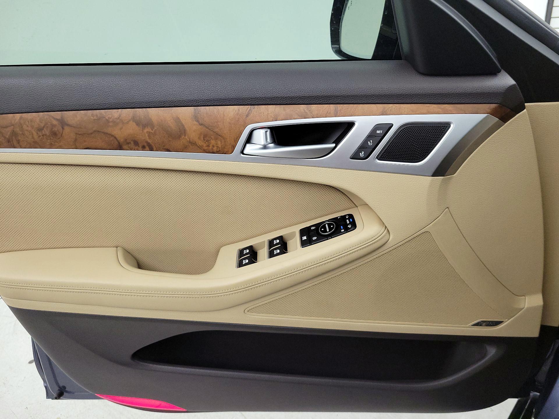 Thumbnail: 2015 Hyundai Genesis - 12