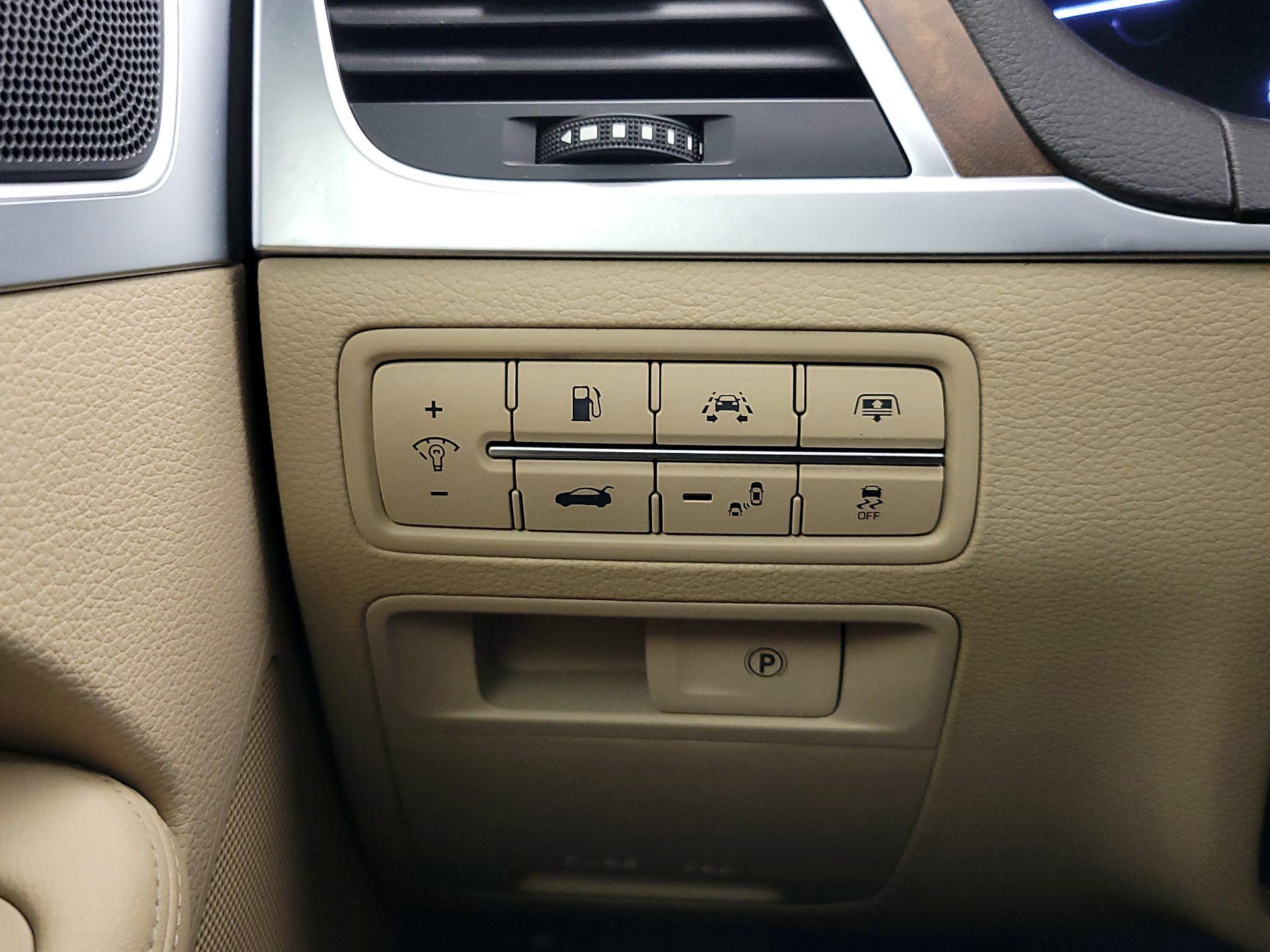 Thumbnail: 2015 Hyundai Genesis - 13
