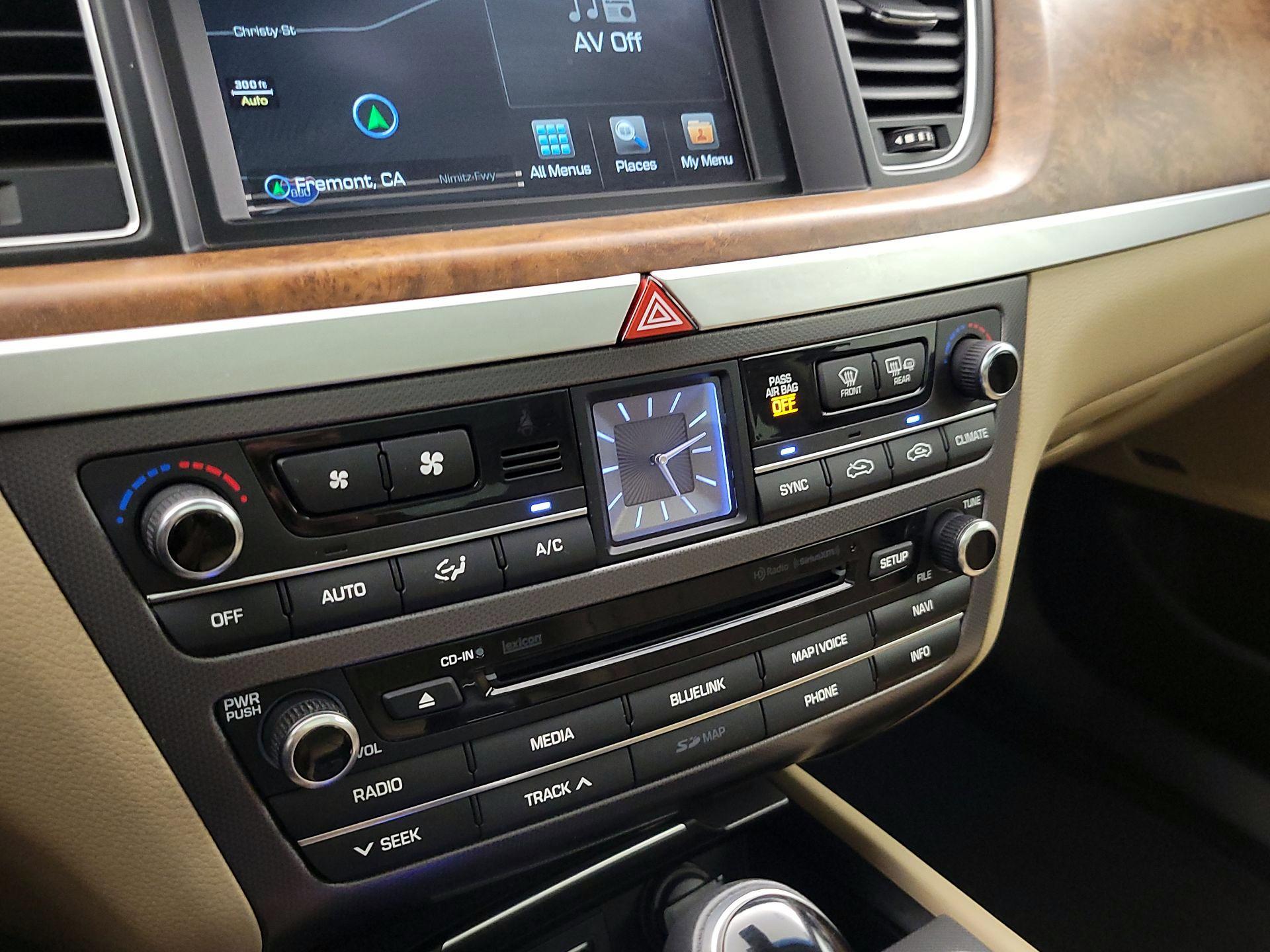 Thumbnail: 2015 Hyundai Genesis - 17